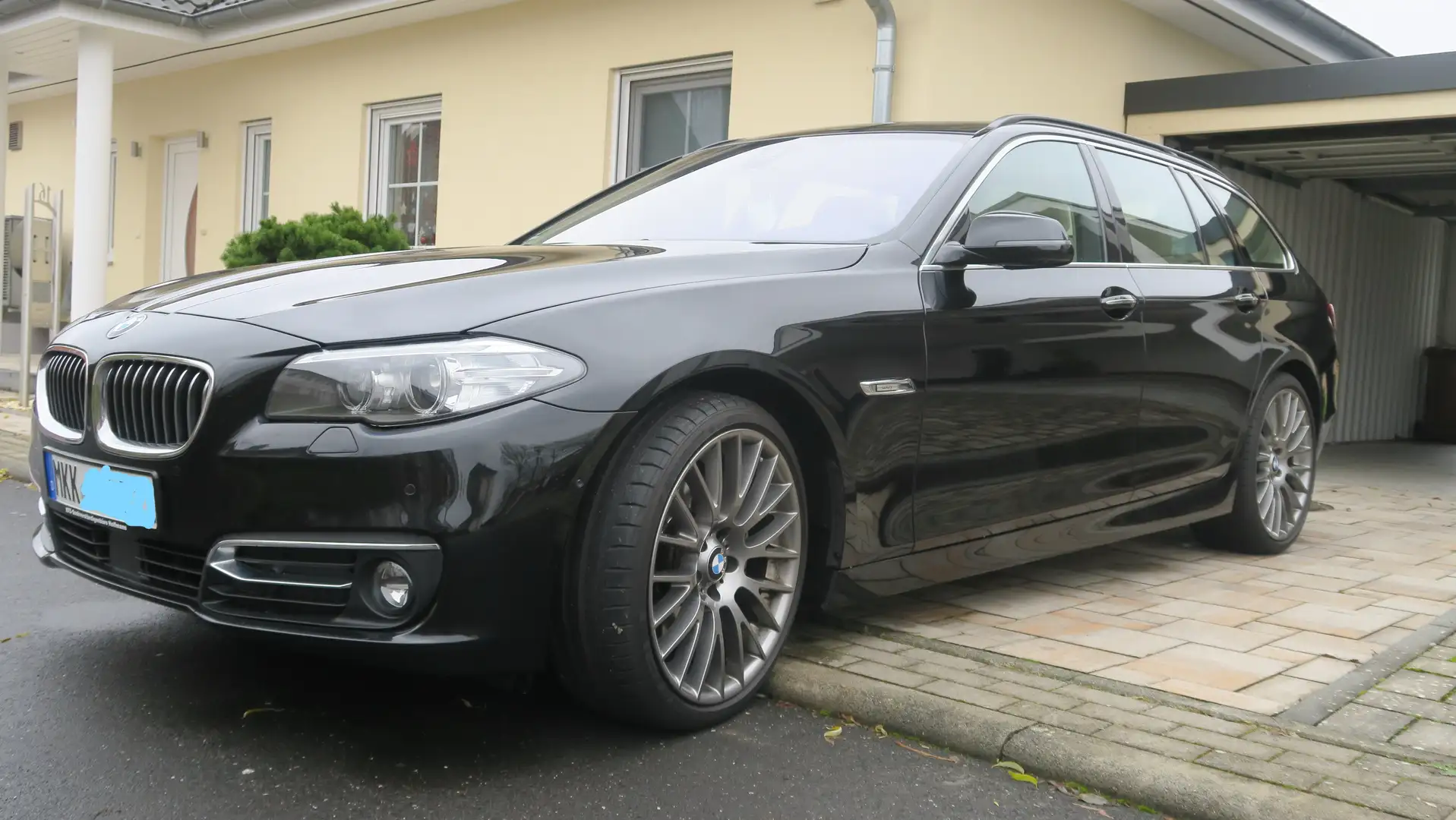 BMW 528 5er 528i Touring Aut. Luxury Line, Pano, 20 Zoll Noir - 1