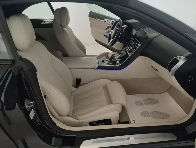 BMW 8 Series view 10