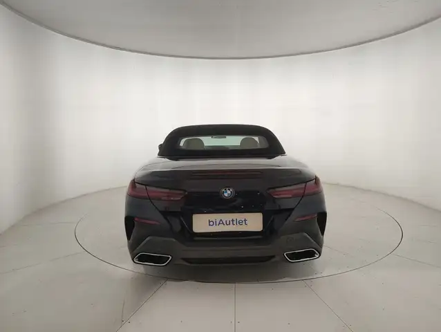 BMW 8 Series view 3