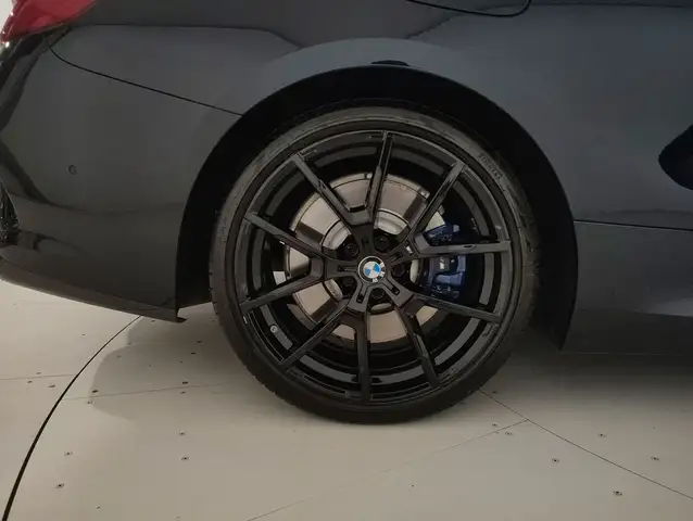 BMW 8 Series view 14