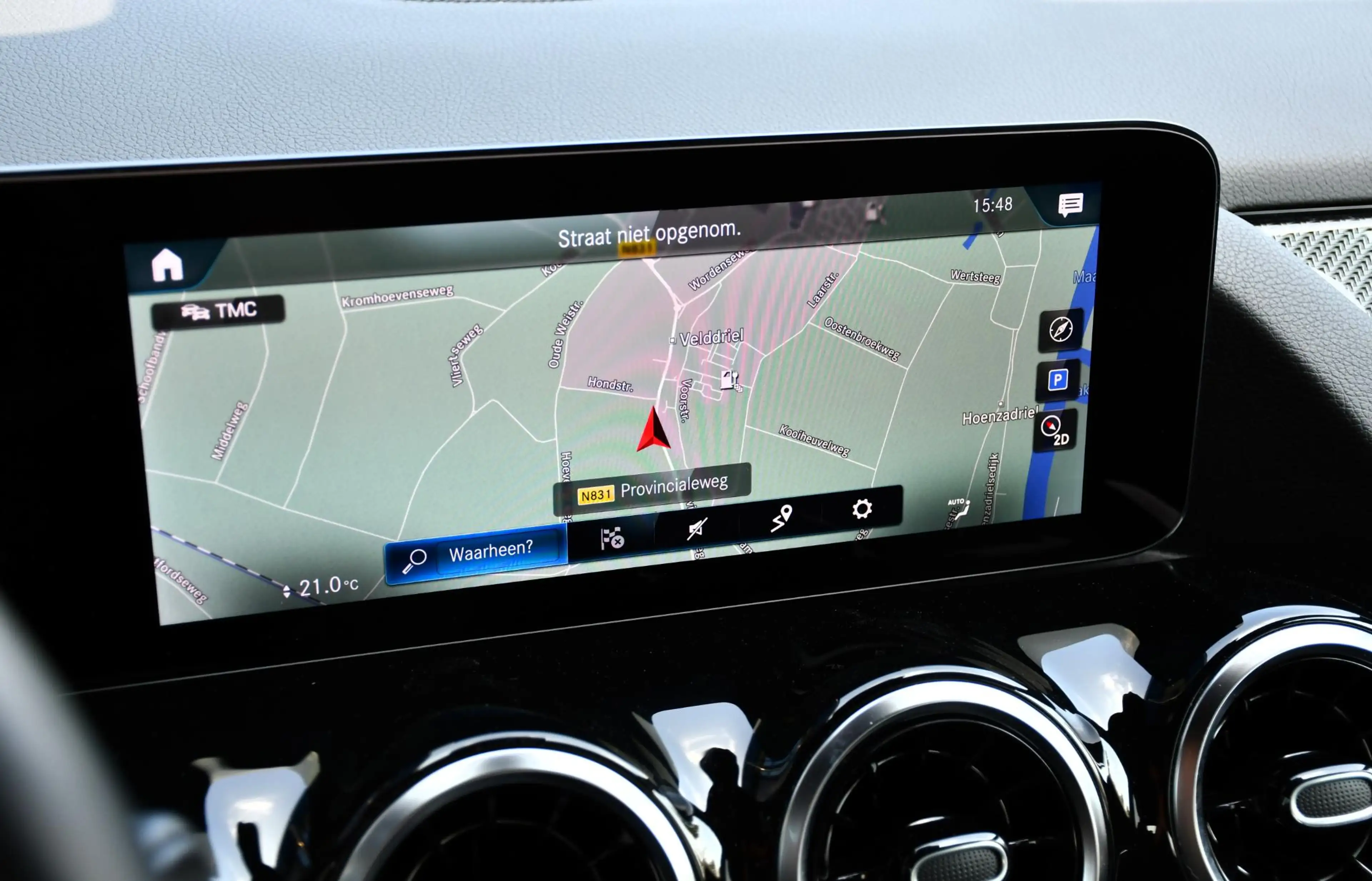 Mercedes-Benz GLA 250 e AMG Line — photo 23