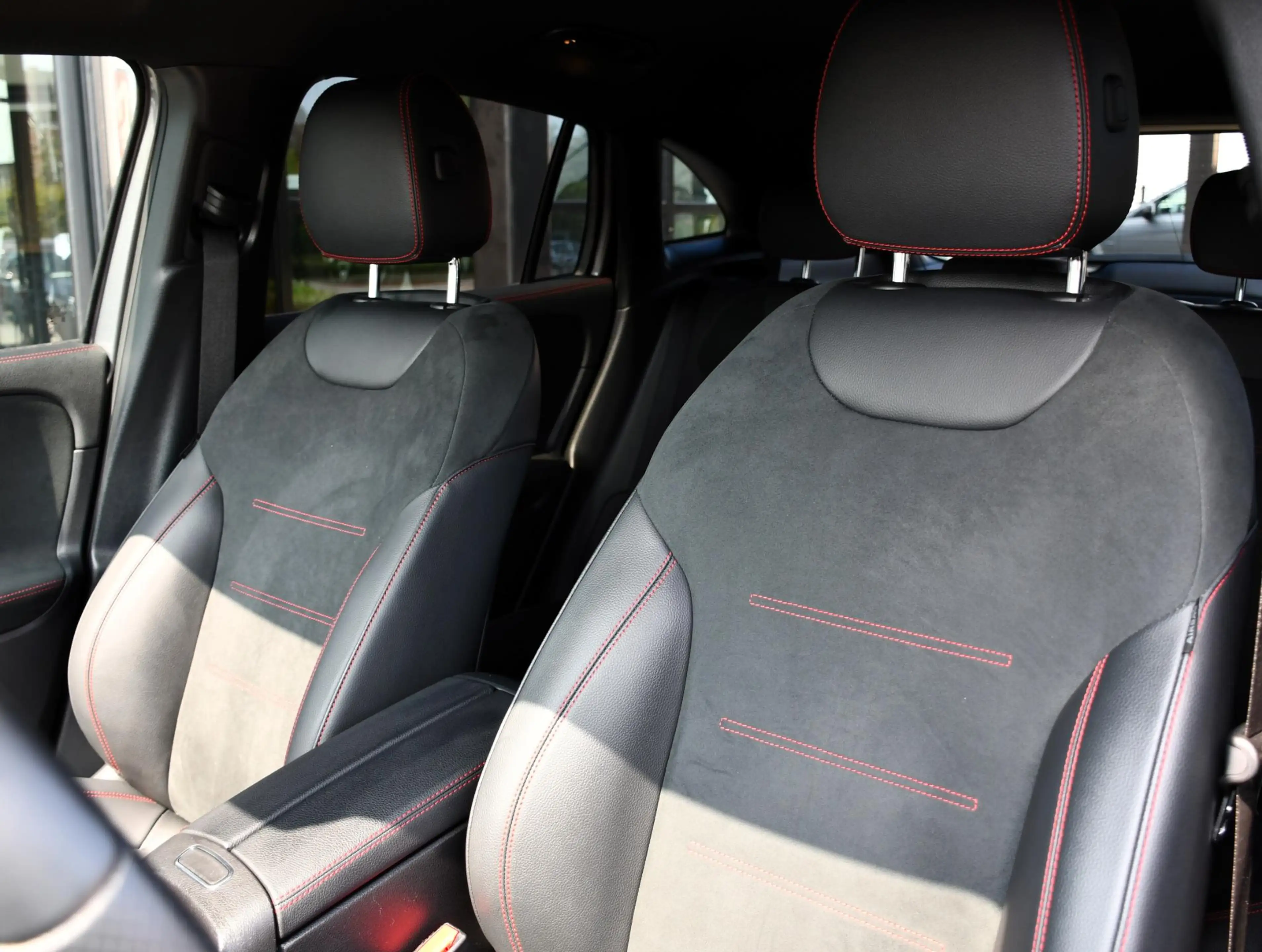 Mercedes-Benz GLA 250 e AMG Line — photo 6