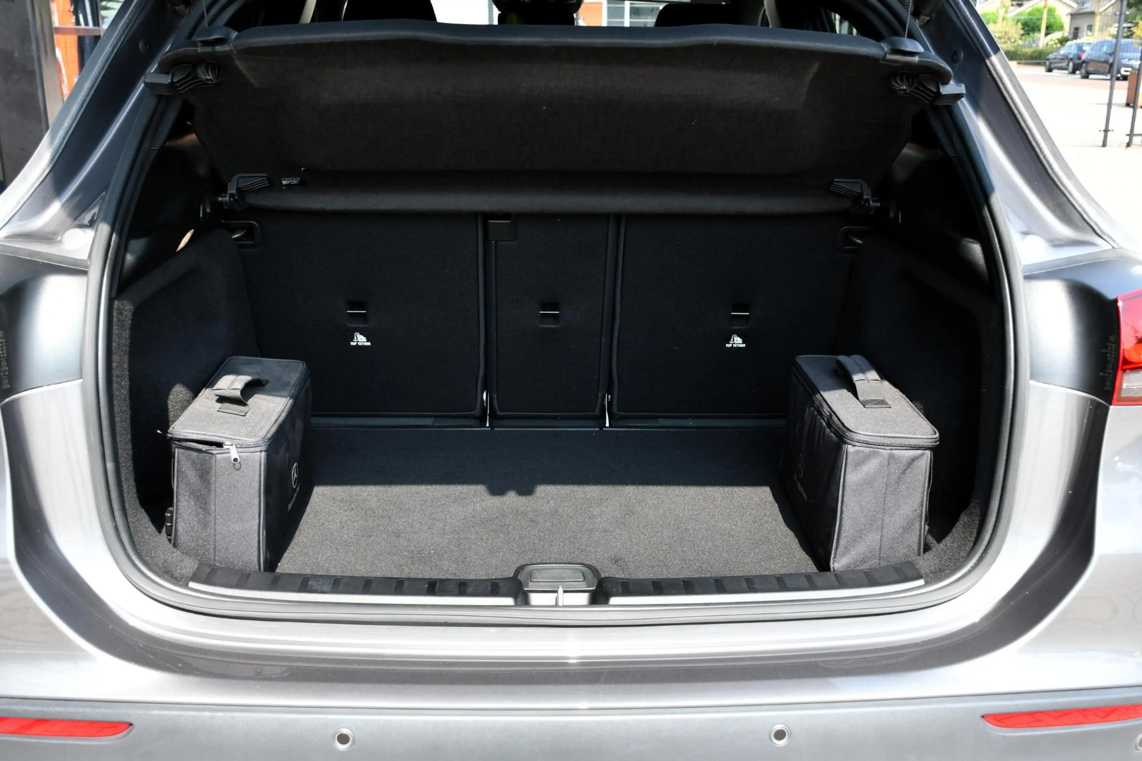 Mercedes-Benz GLA 250 e AMG Line — photo 11