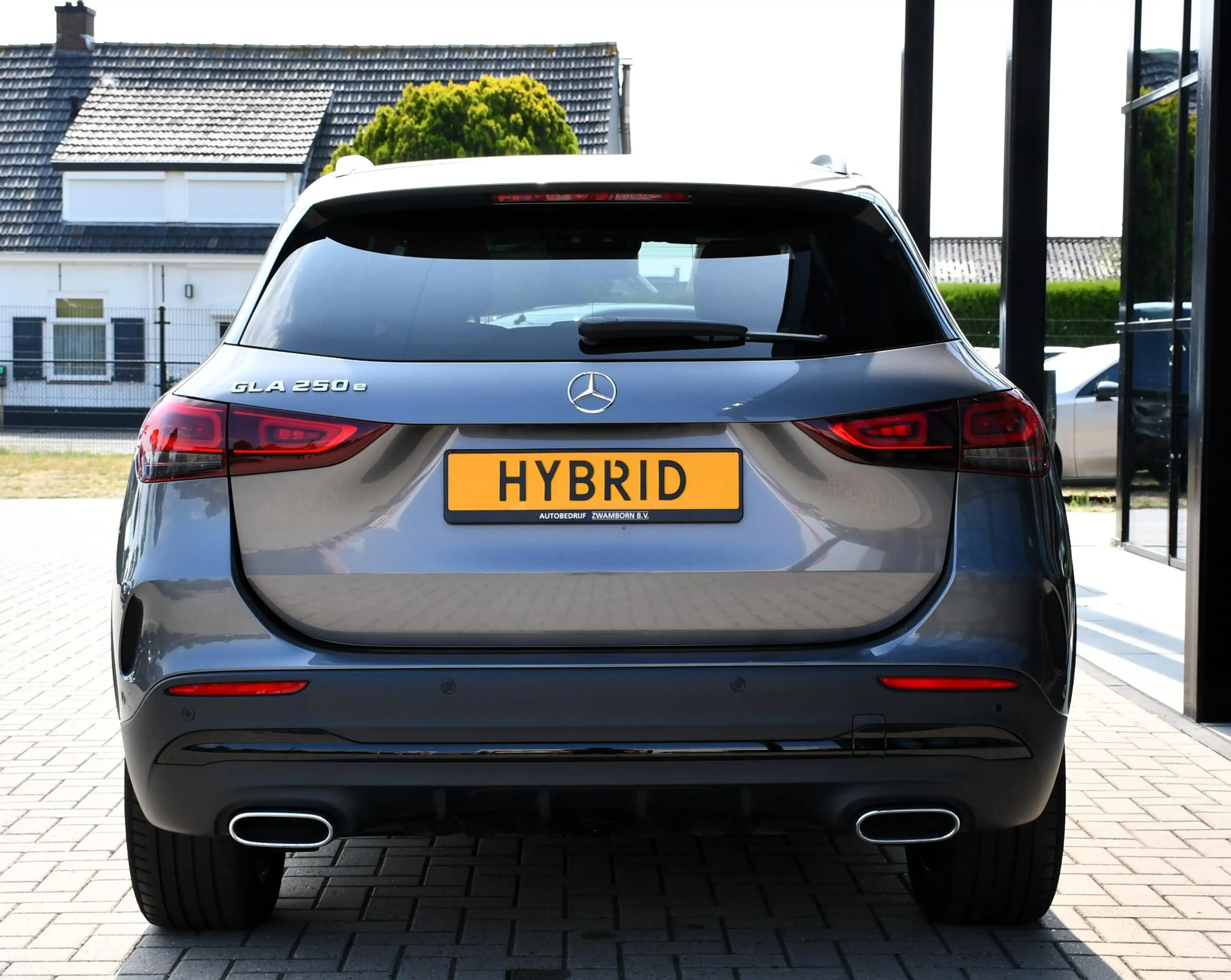 Mercedes-Benz GLA 250 e AMG Line — photo 10