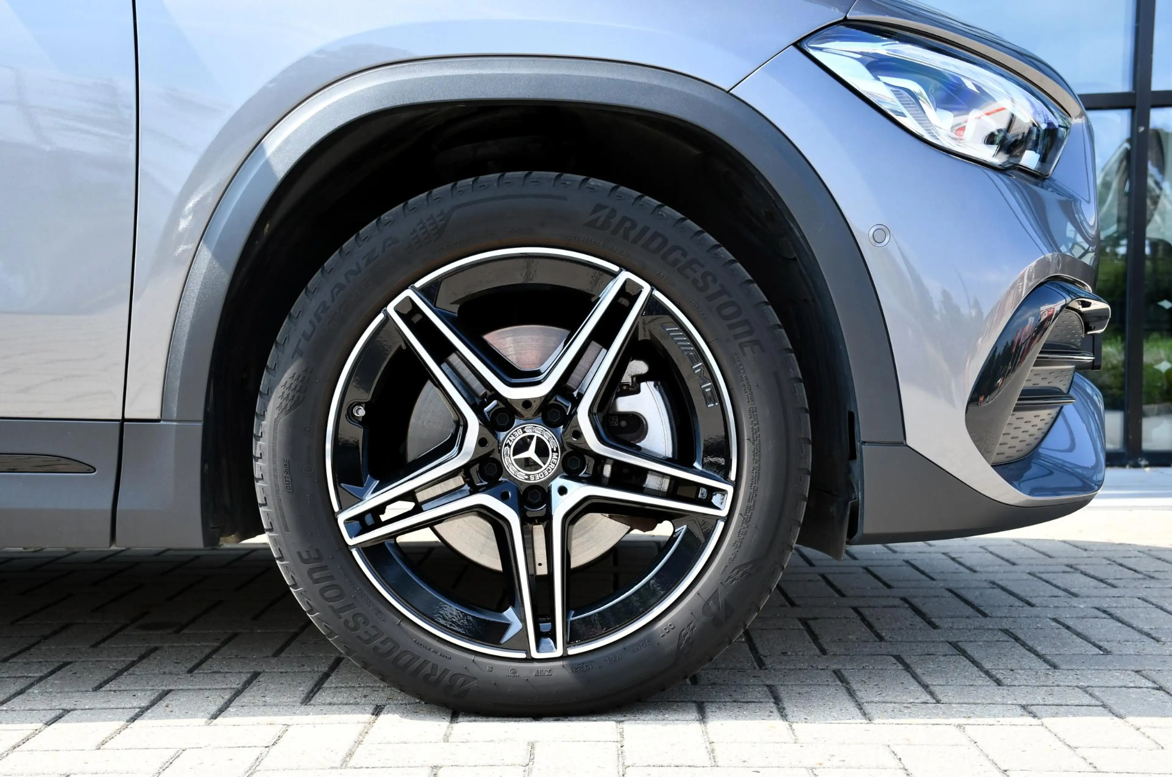 Mercedes-Benz GLA 250 e AMG Line — photo 16
