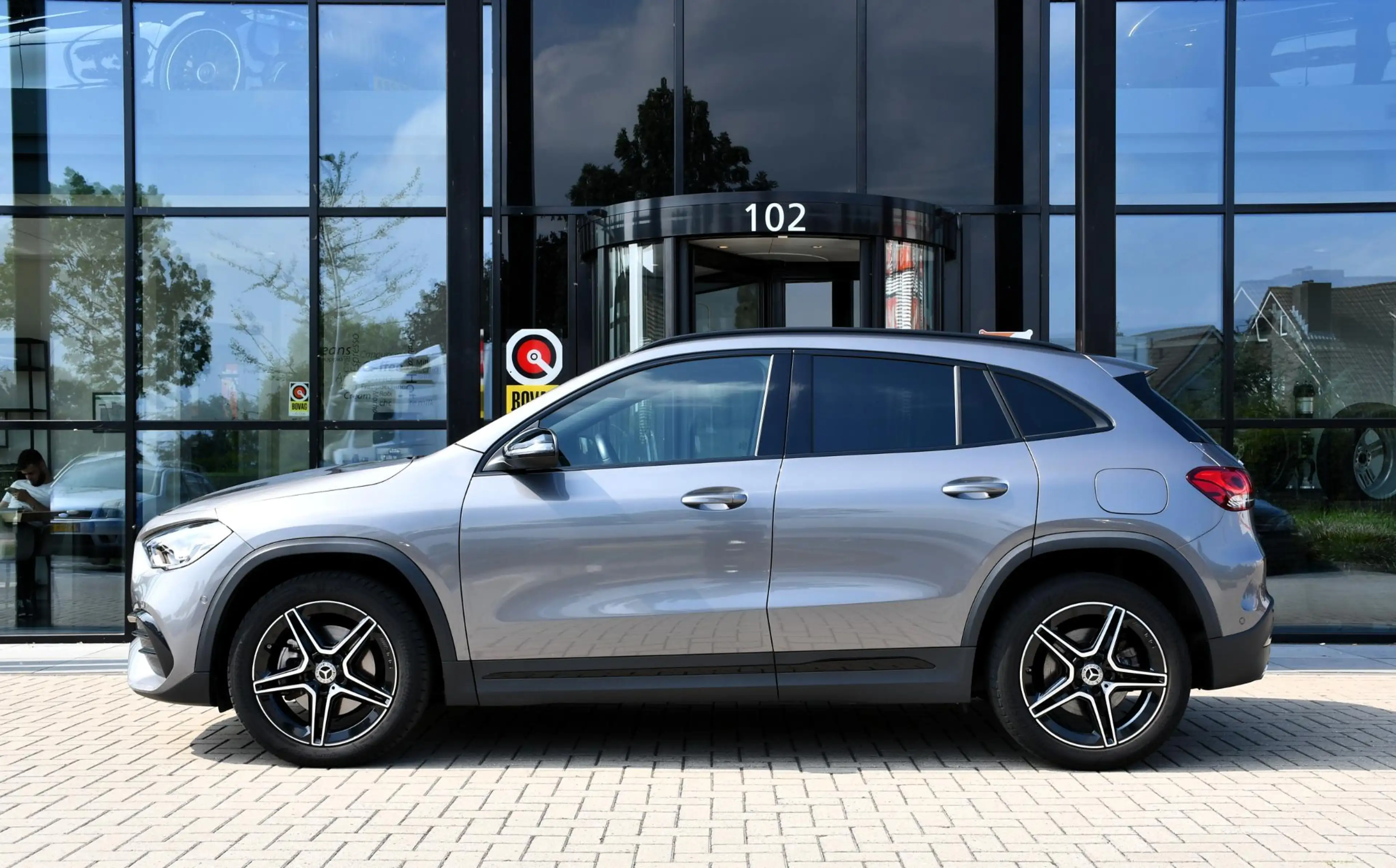 Mercedes-Benz GLA 250 e AMG Line — photo 3