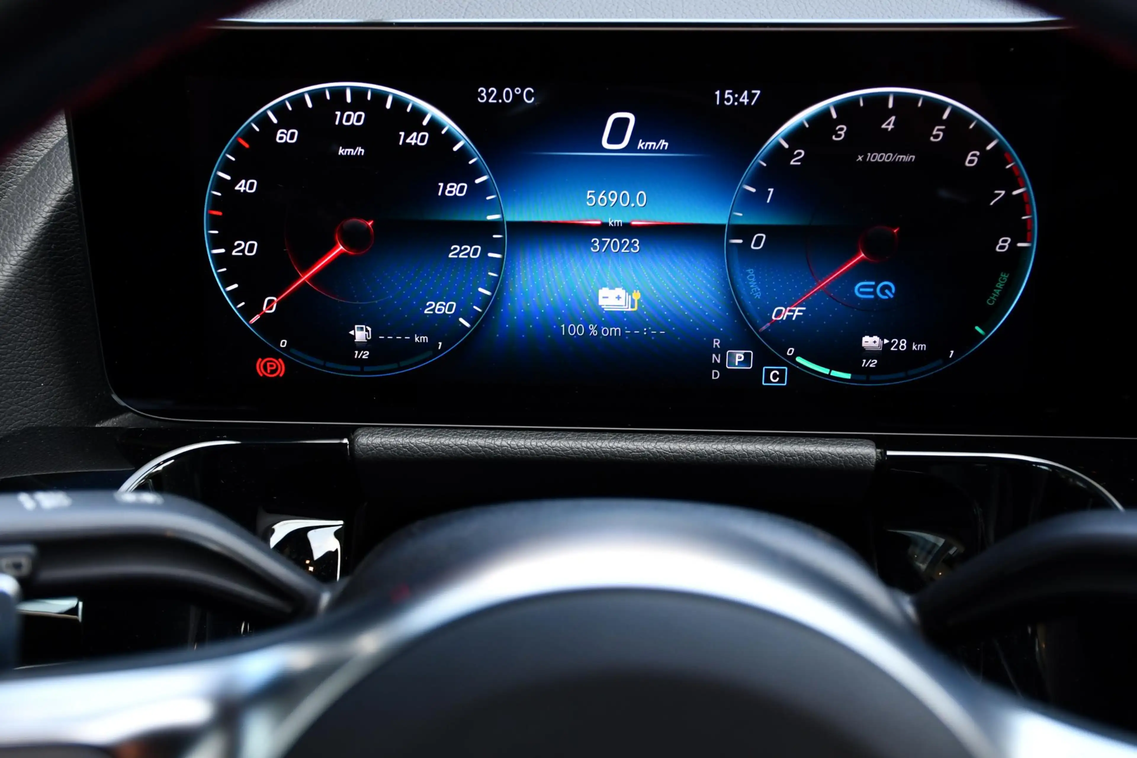 Mercedes-Benz GLA 250 e AMG Line — photo 22