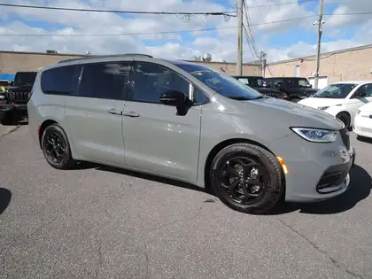 Gray 2025 Chrysler Pacifica Minivan Front-Wheel Drive 9-Speed Automatic