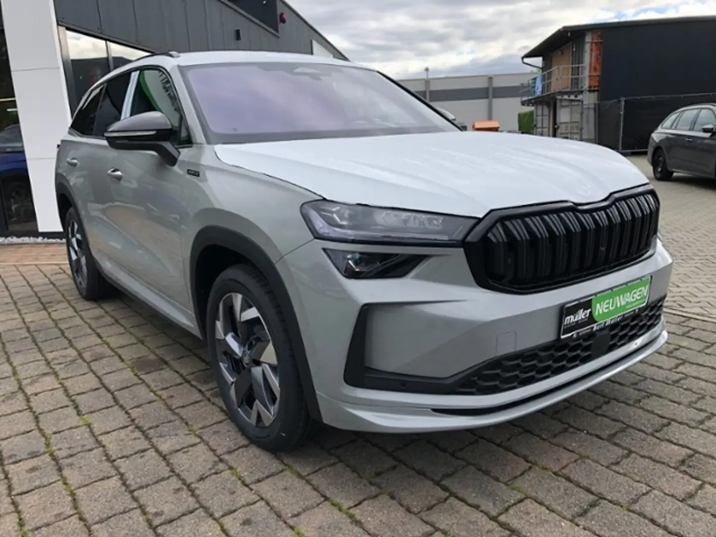 Skoda Kodiaq Sportline 4x4 AHZV Matrix Smartlink Navi Grau - 2