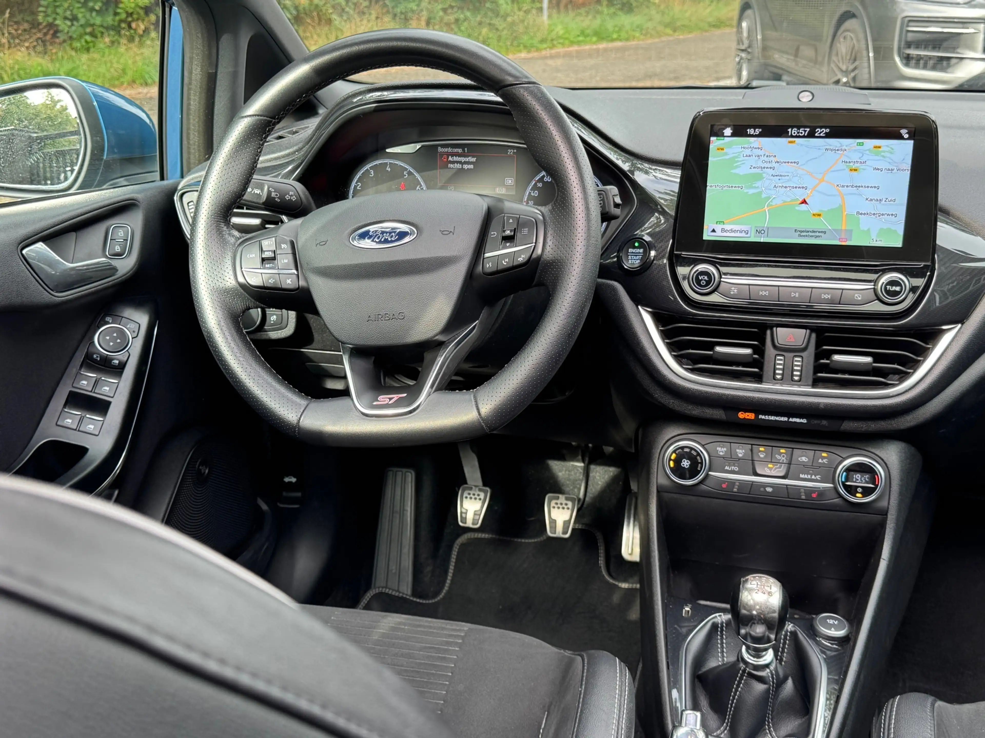 Ford Fiesta 1.5 200PK ST-3 PERF 1E EIGENAAR DEALEROH PANORAMAD — photo 11