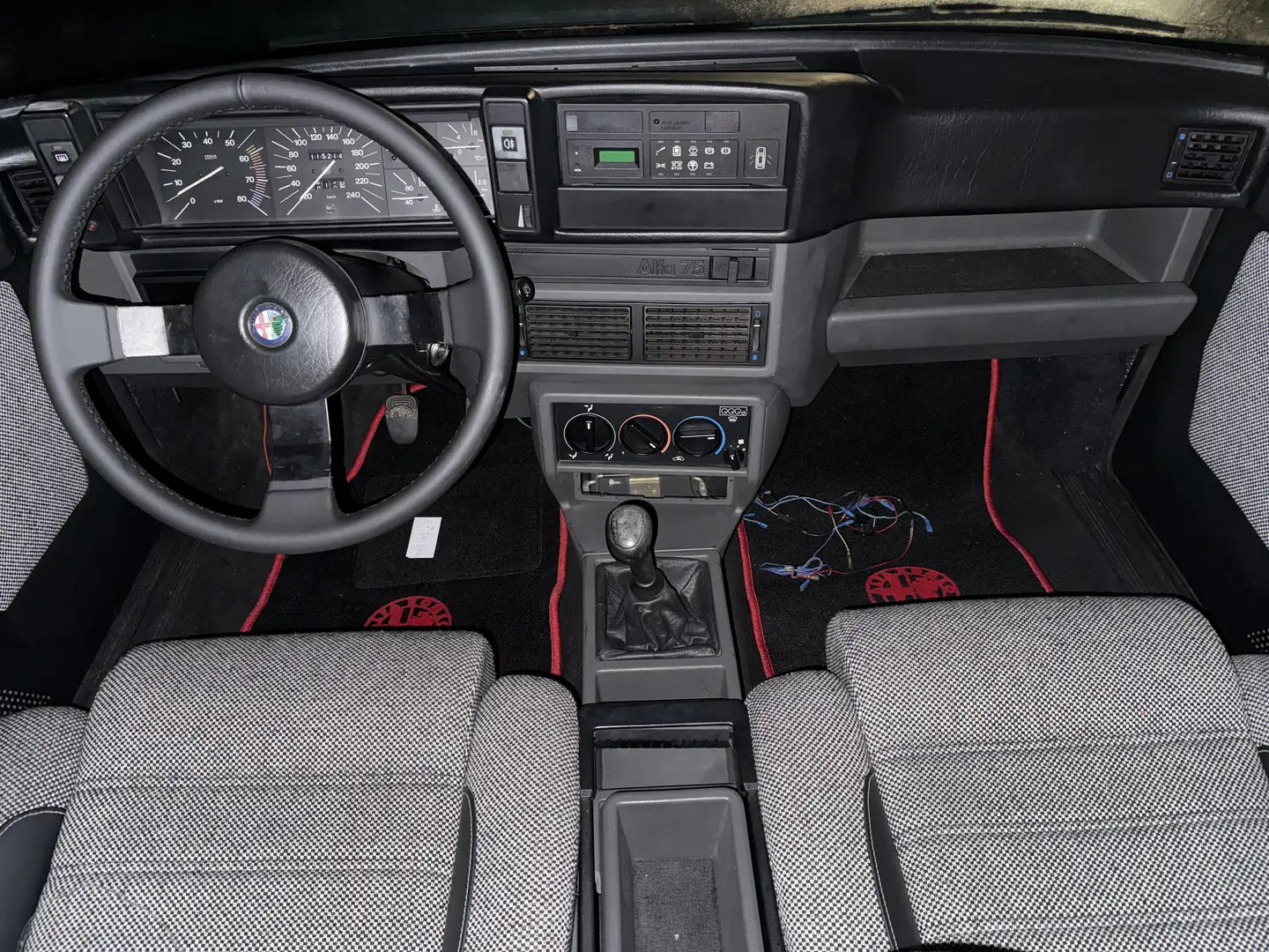 Alfa Romeo 75 1.8 Turbo | Nieuw Interieur | Velgen Gerenoveerd | Rouge - 2