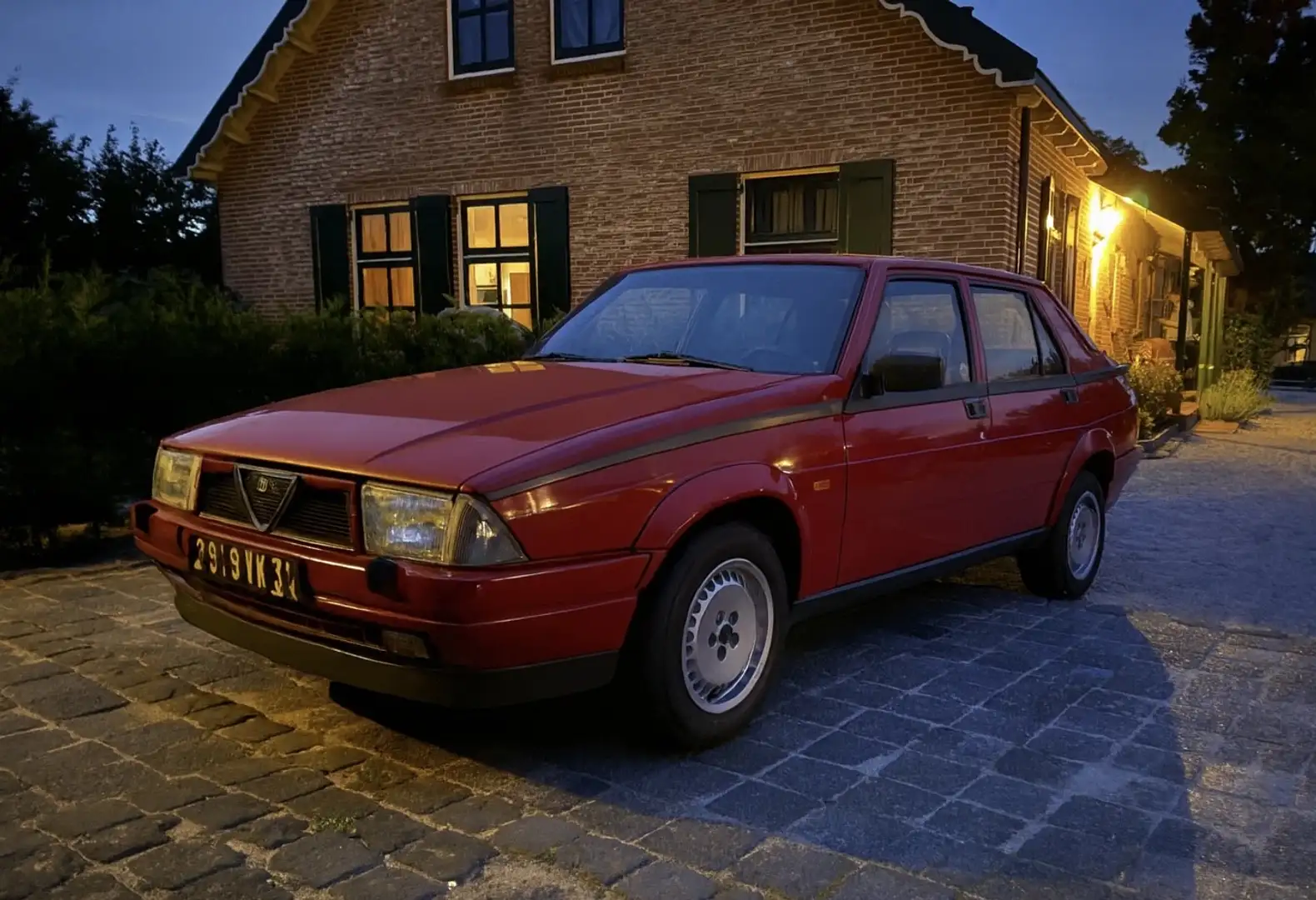 Alfa Romeo 75 1.8 Turbo | Nieuw Interieur | Velgen Gerenoveerd | Rouge - 1