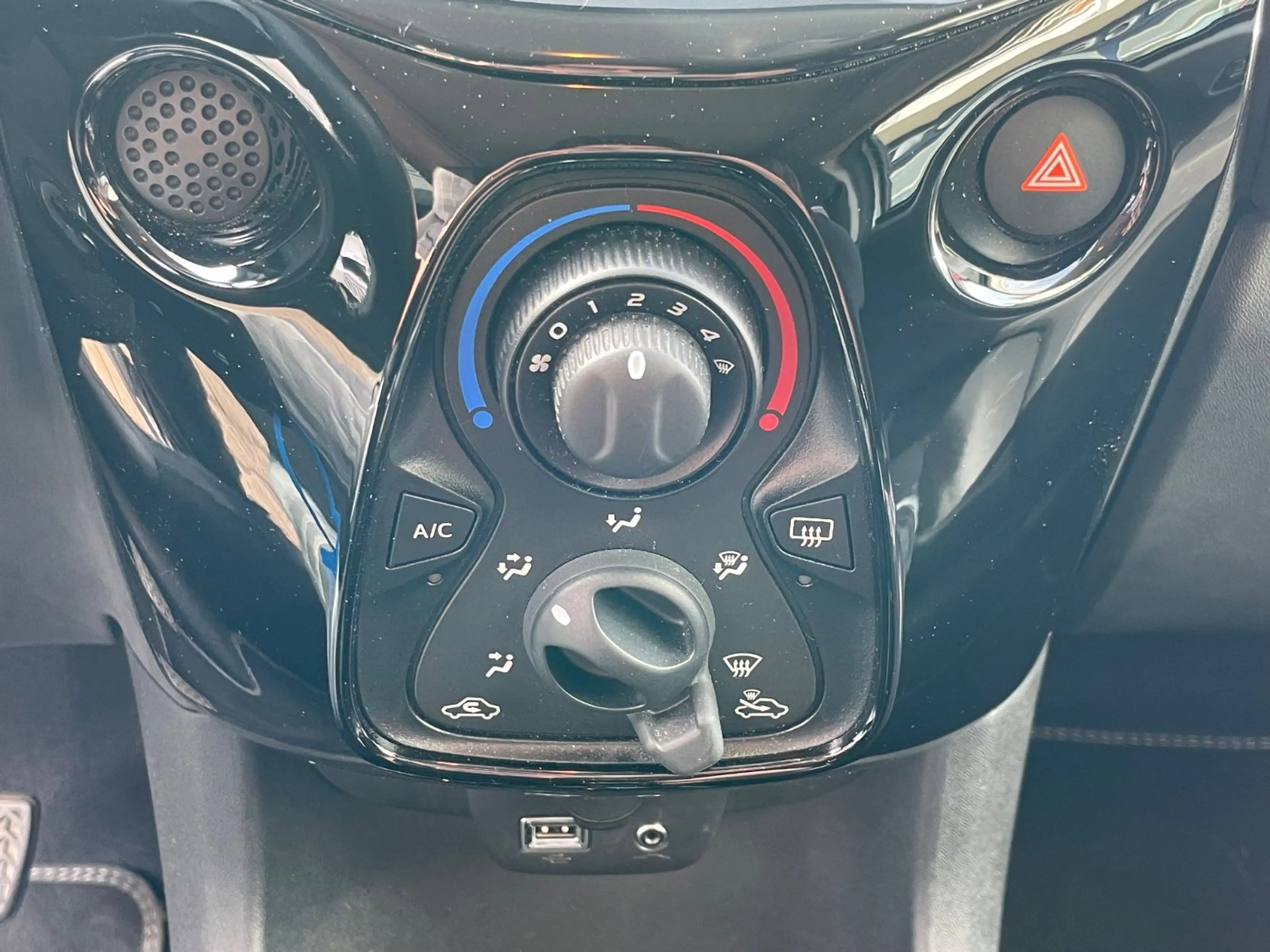 Peugeot 108 TOP Style Sitzheizung/Kamera — photo 13