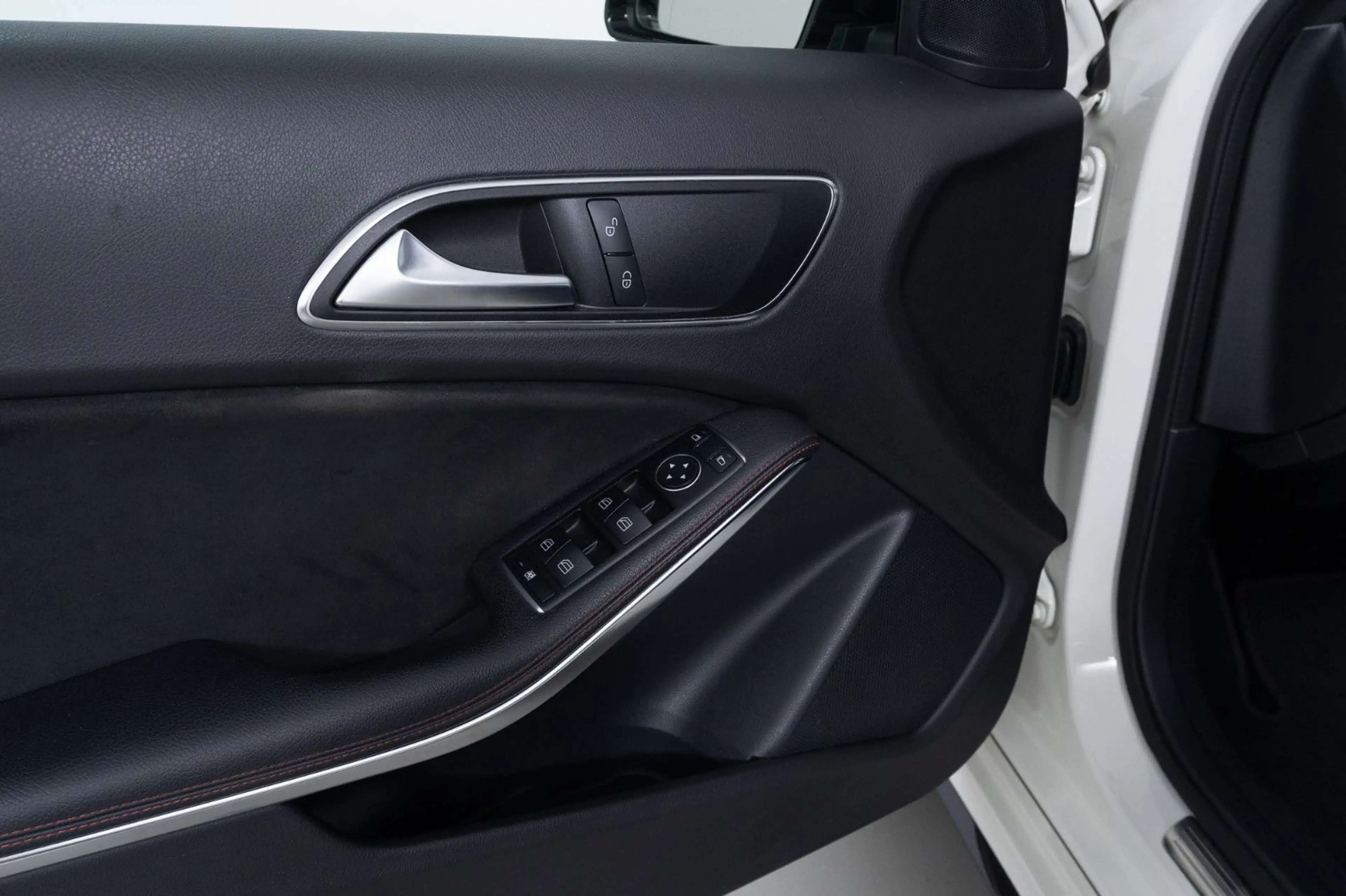 Mercedes-Benz A 45 AMG 4Matic — photo 11