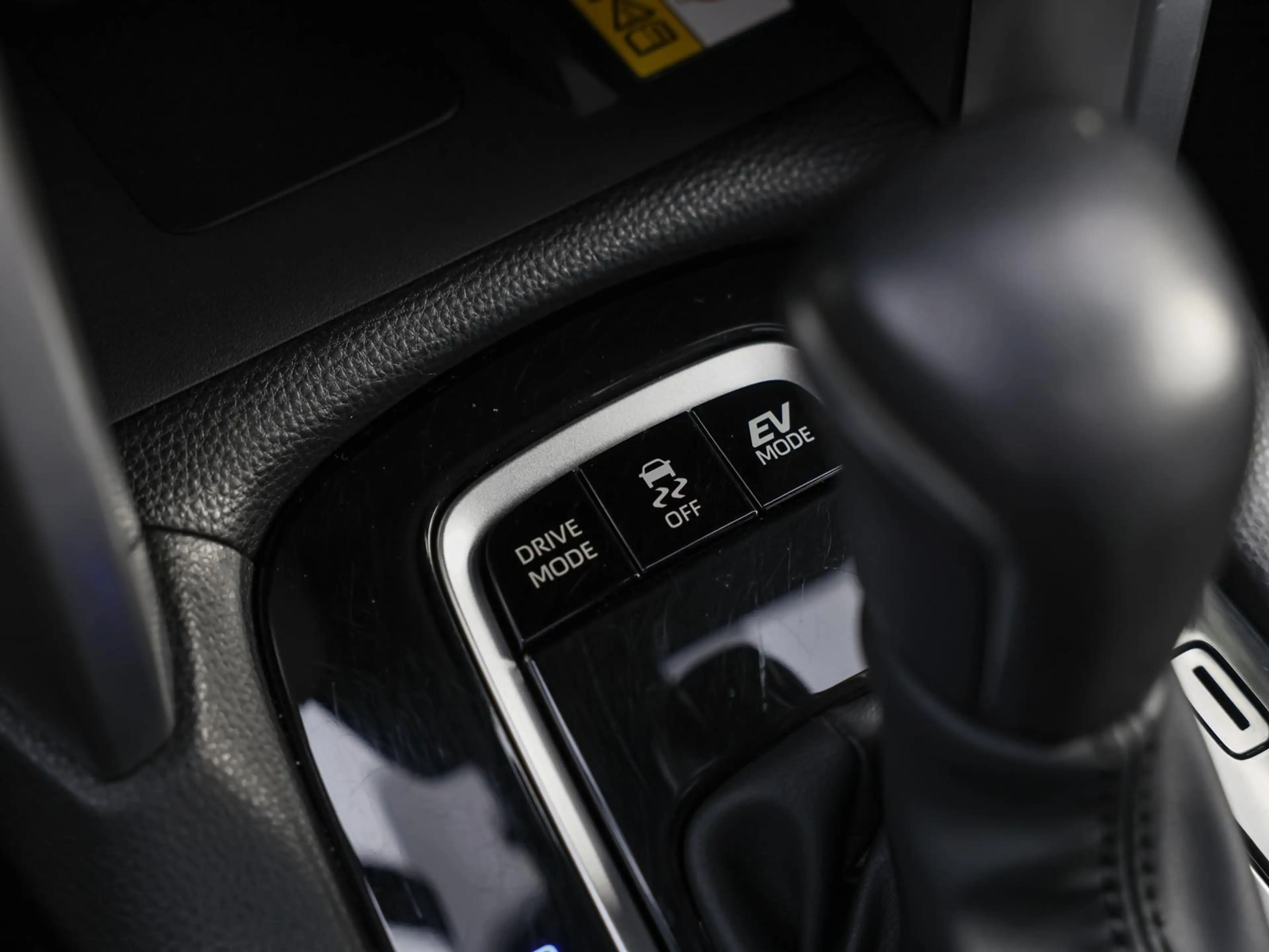 Toyota Corolla Cross Hybrid 4WD Team Deutschland SHZ PANO — photo 12