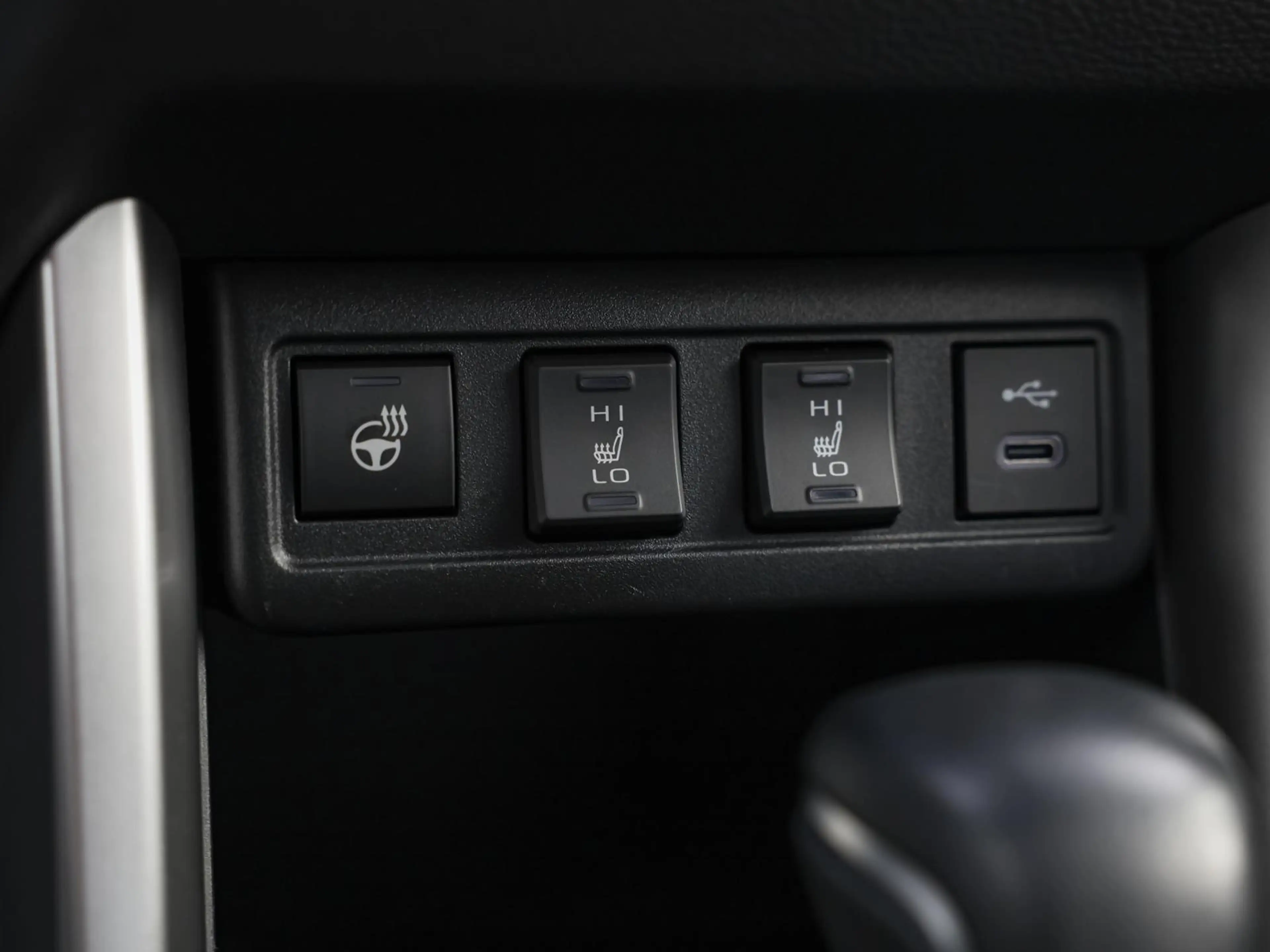 Toyota Corolla Cross Hybrid 4WD Team Deutschland SHZ PANO — photo 11