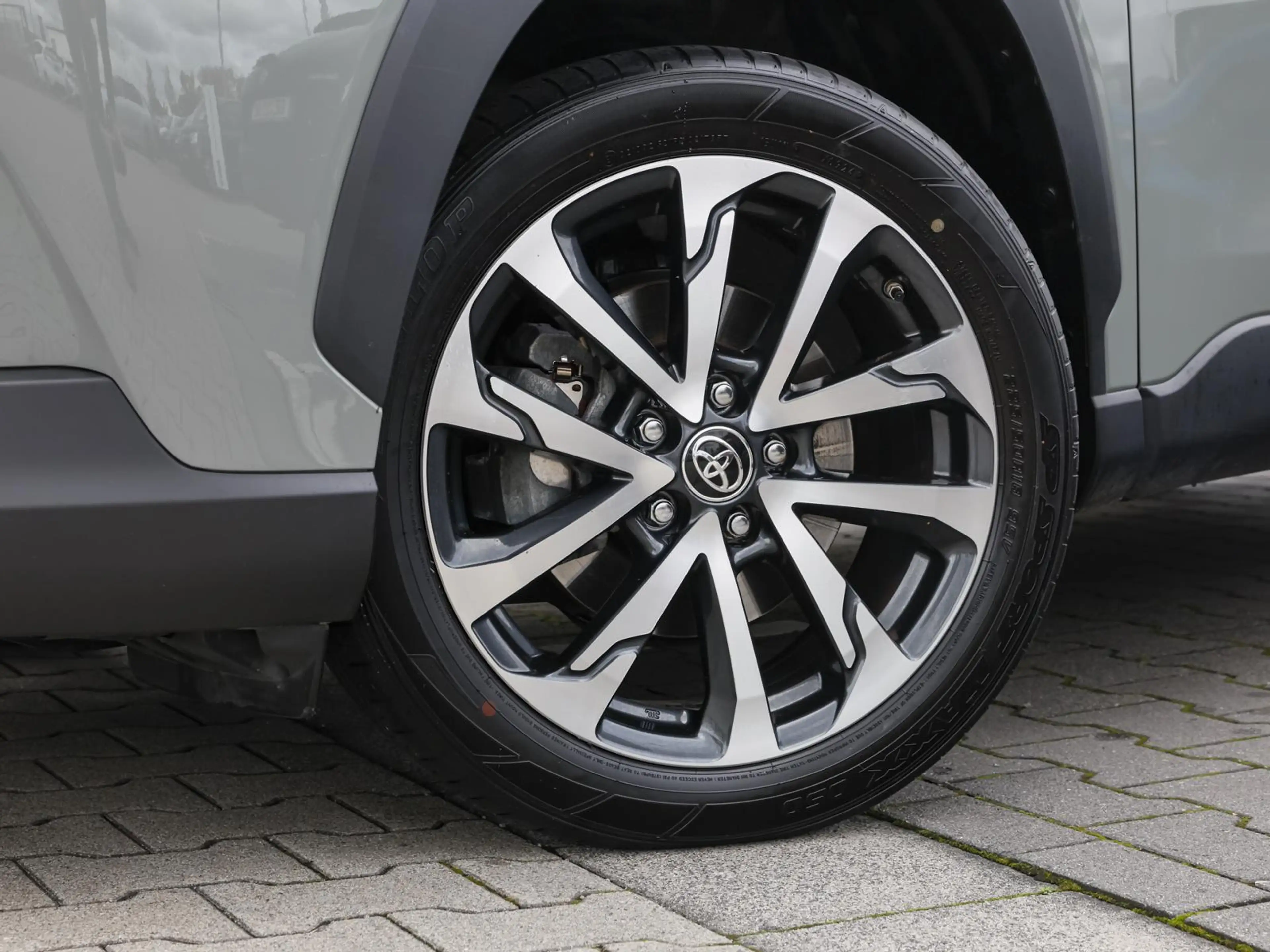 Toyota Corolla Cross Hybrid 4WD Team Deutschland SHZ PANO — photo 7