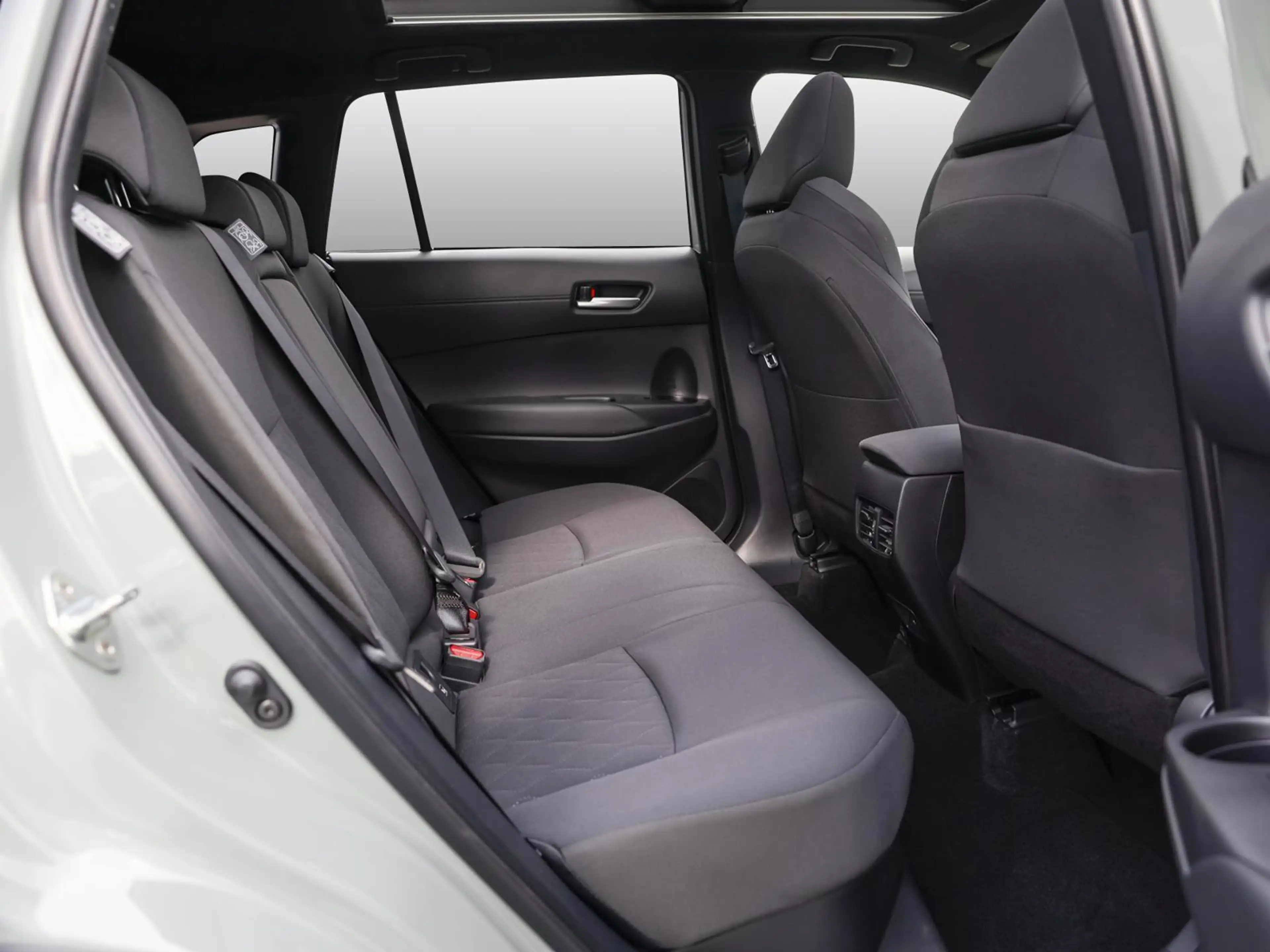 Toyota Corolla Cross Hybrid 4WD Team Deutschland SHZ PANO — photo 4