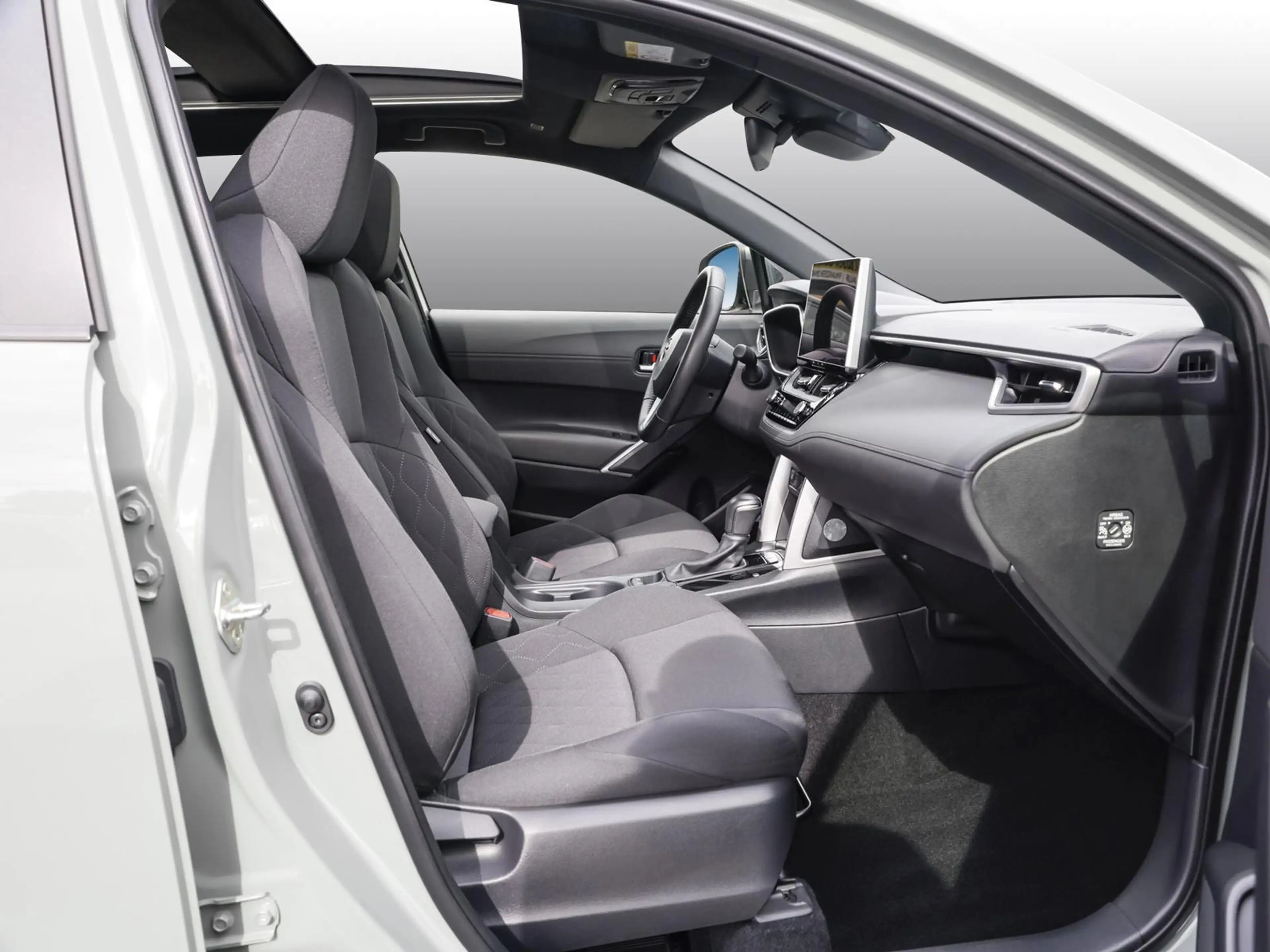 Toyota Corolla Cross Hybrid 4WD Team Deutschland SHZ PANO — photo 3