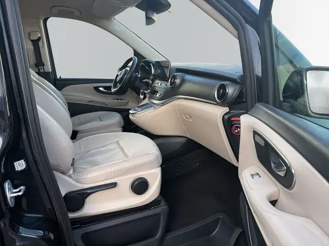 Mercedes-Benz V-Class view 10