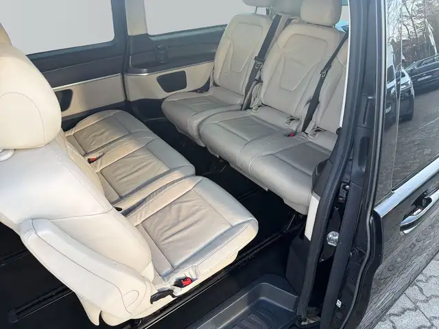 Mercedes-Benz V-Class view 9