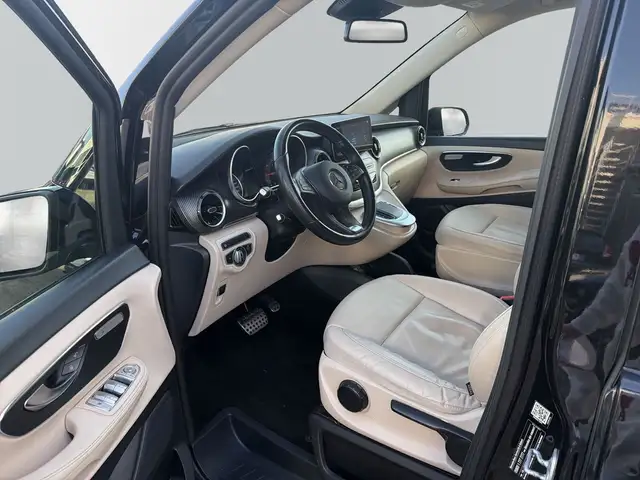 Mercedes-Benz V-Class view 8