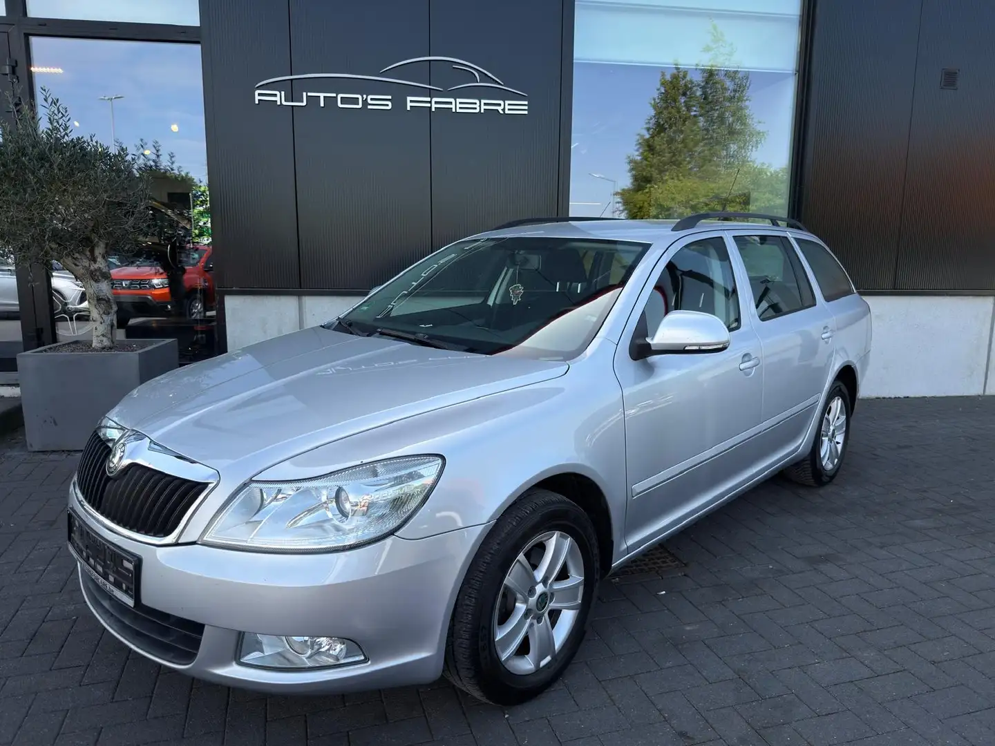 Skoda Octavia 1.2 TSI BREAK 135000km Plateado - 1