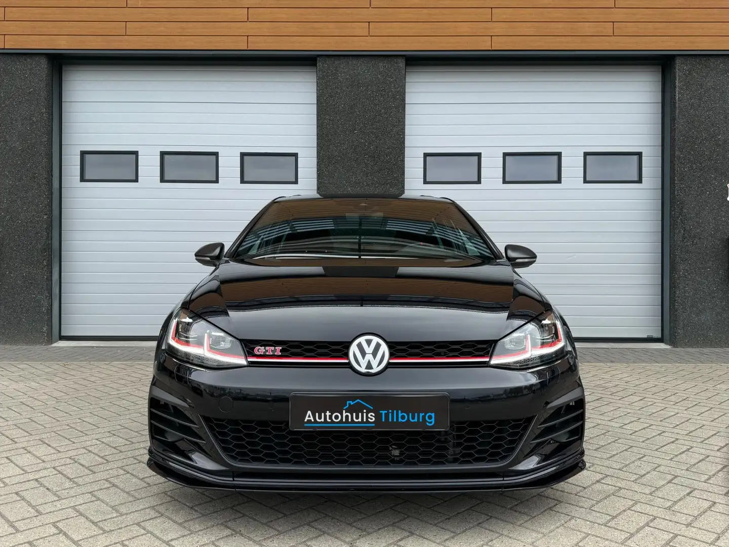 Volkswagen Golf GTI 2.0 TSI TCR DSG Pano Keyless ACC DYN Zwart - 2