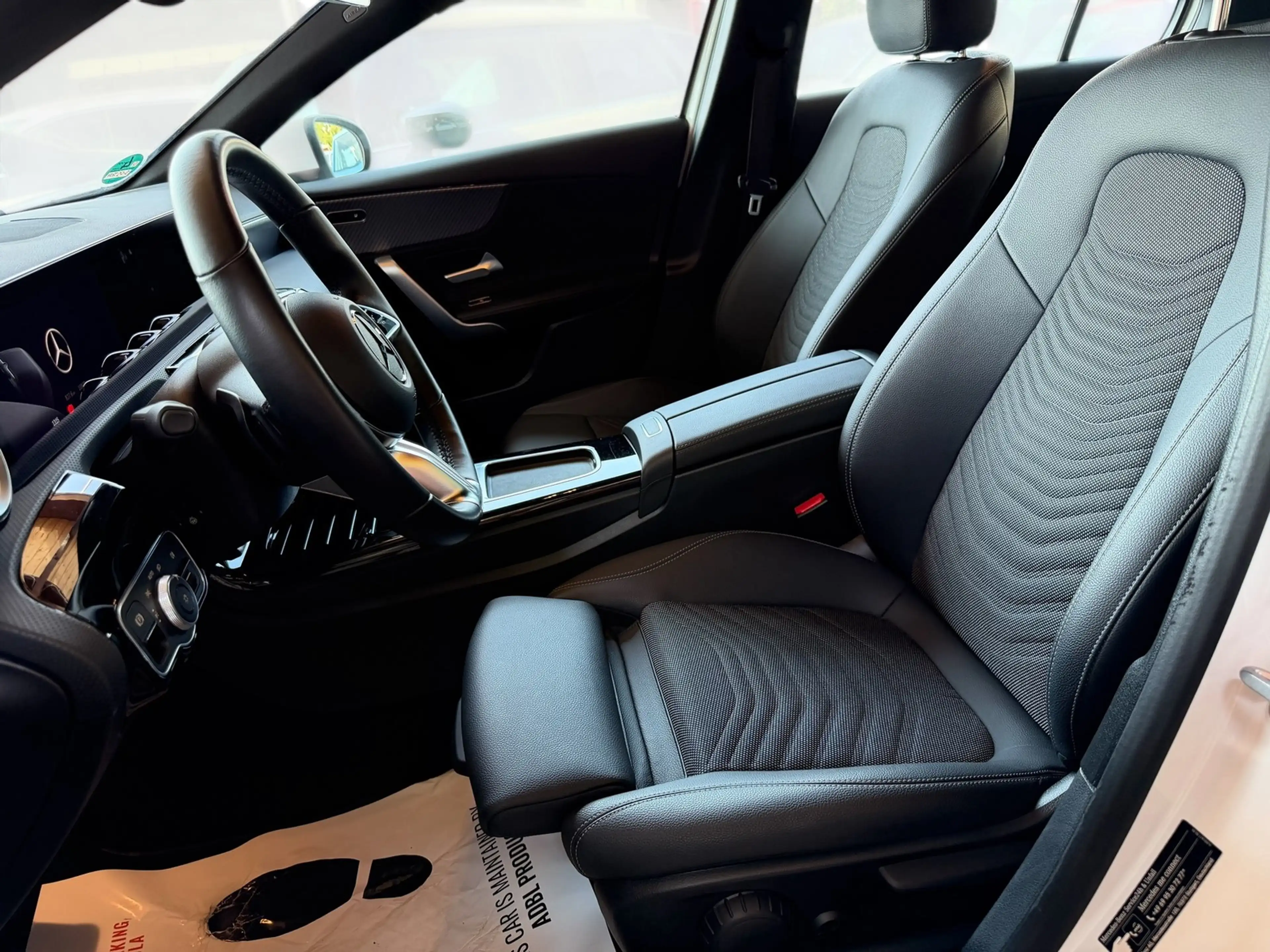 Mercedes-Benz A 180 A 180 Automatik Mild-Hybrid-Technologie — photo 2