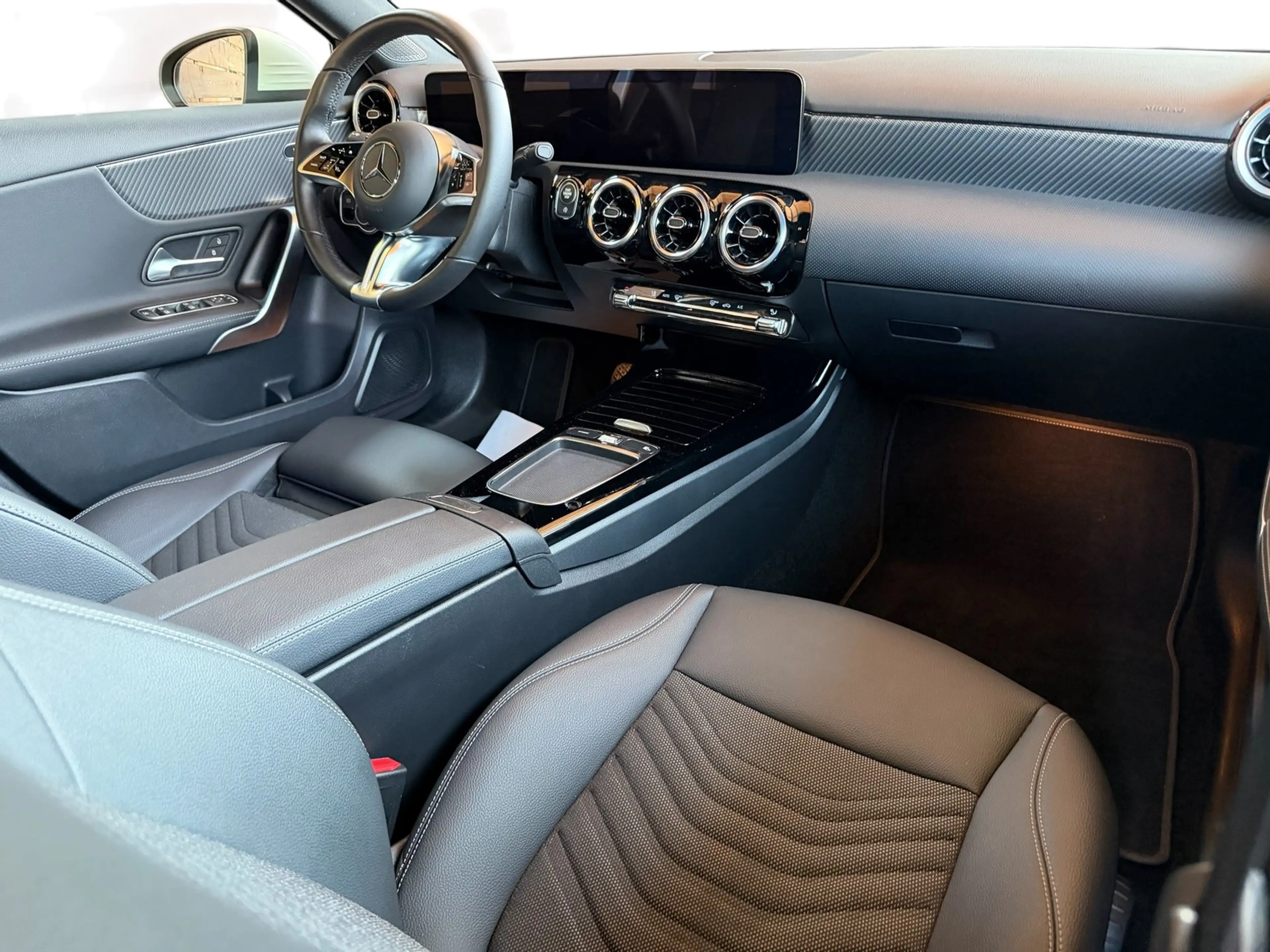 Mercedes-Benz A 180 A 180 Automatik Mild-Hybrid-Technologie — photo 12