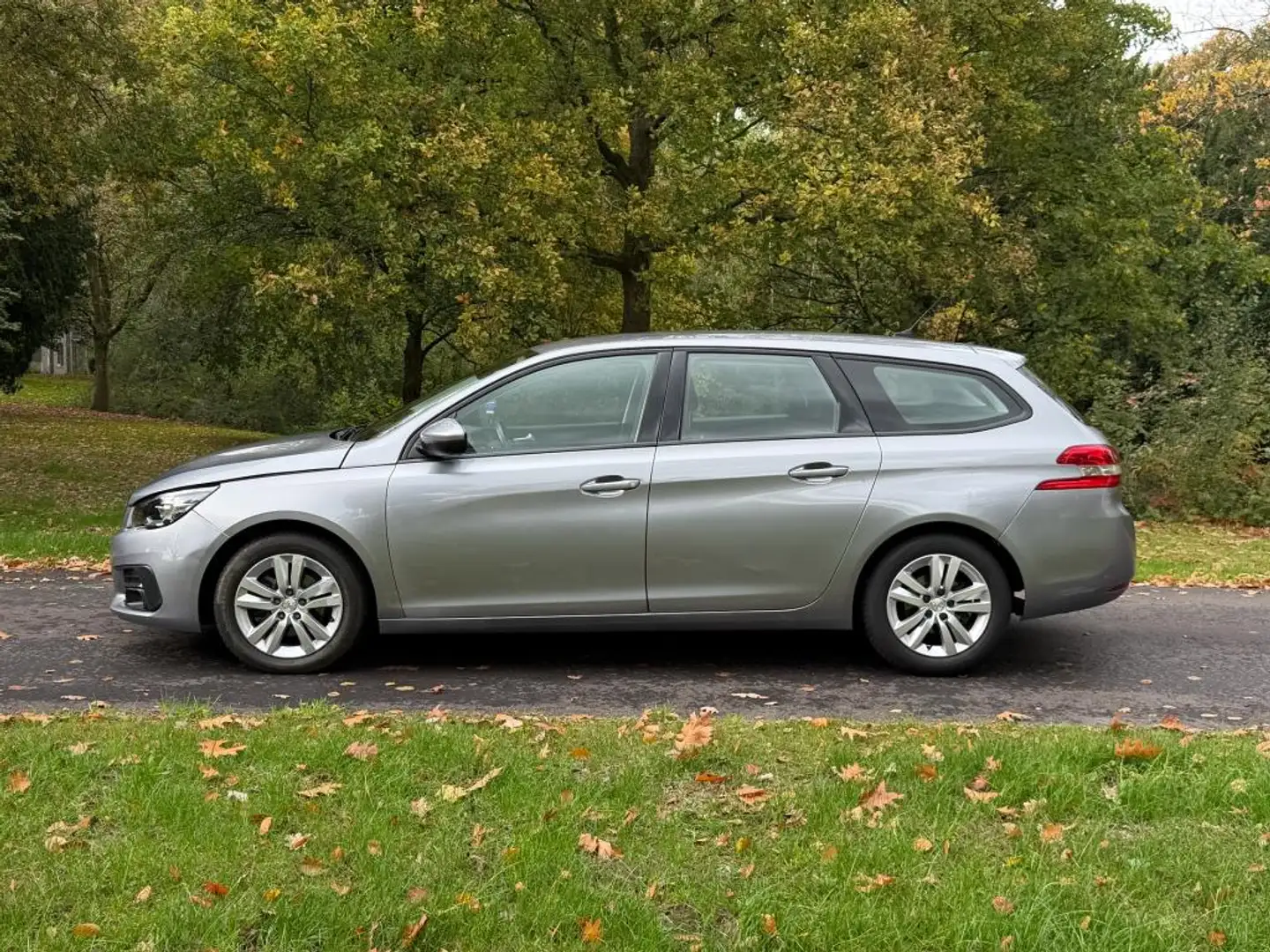 Peugeot 308 SW 1.5 BlueHDi Blue Lease Allure Grijs - 2