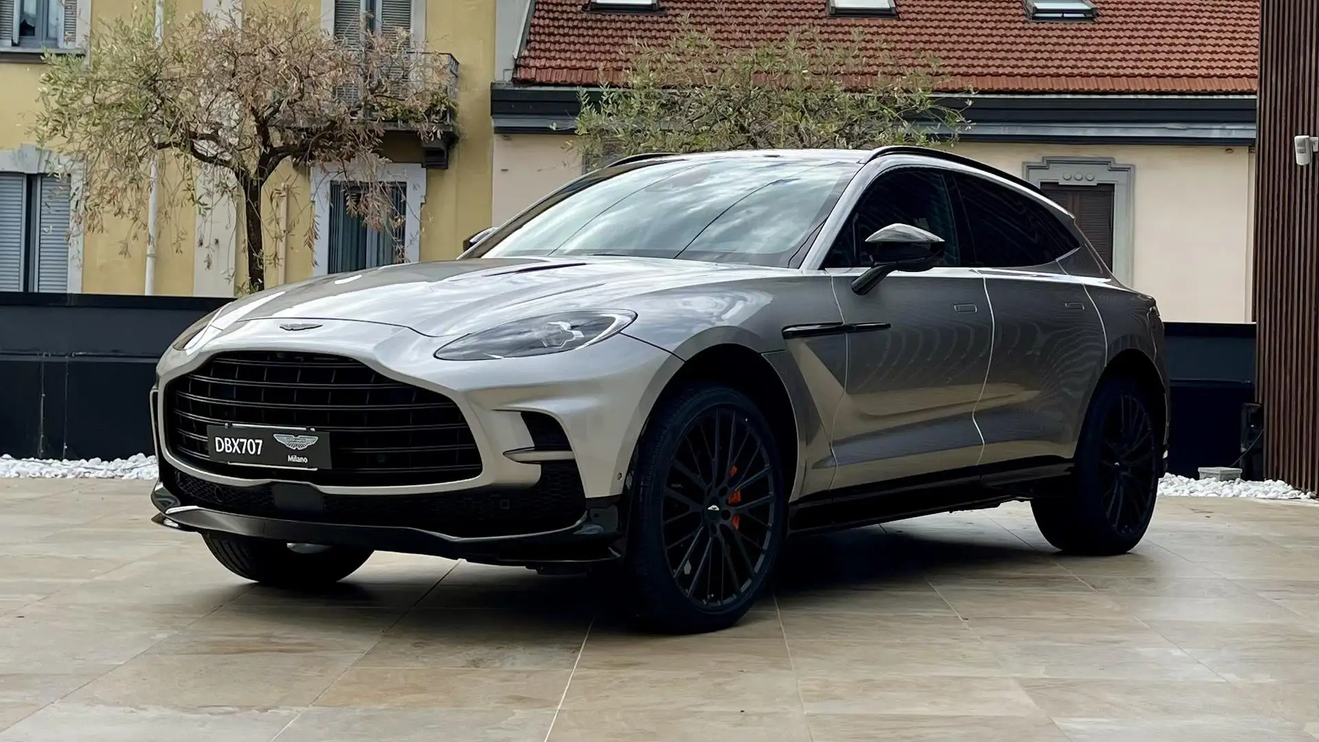 Aston Martin DBX 707 4.0 auto Argintiu - 1