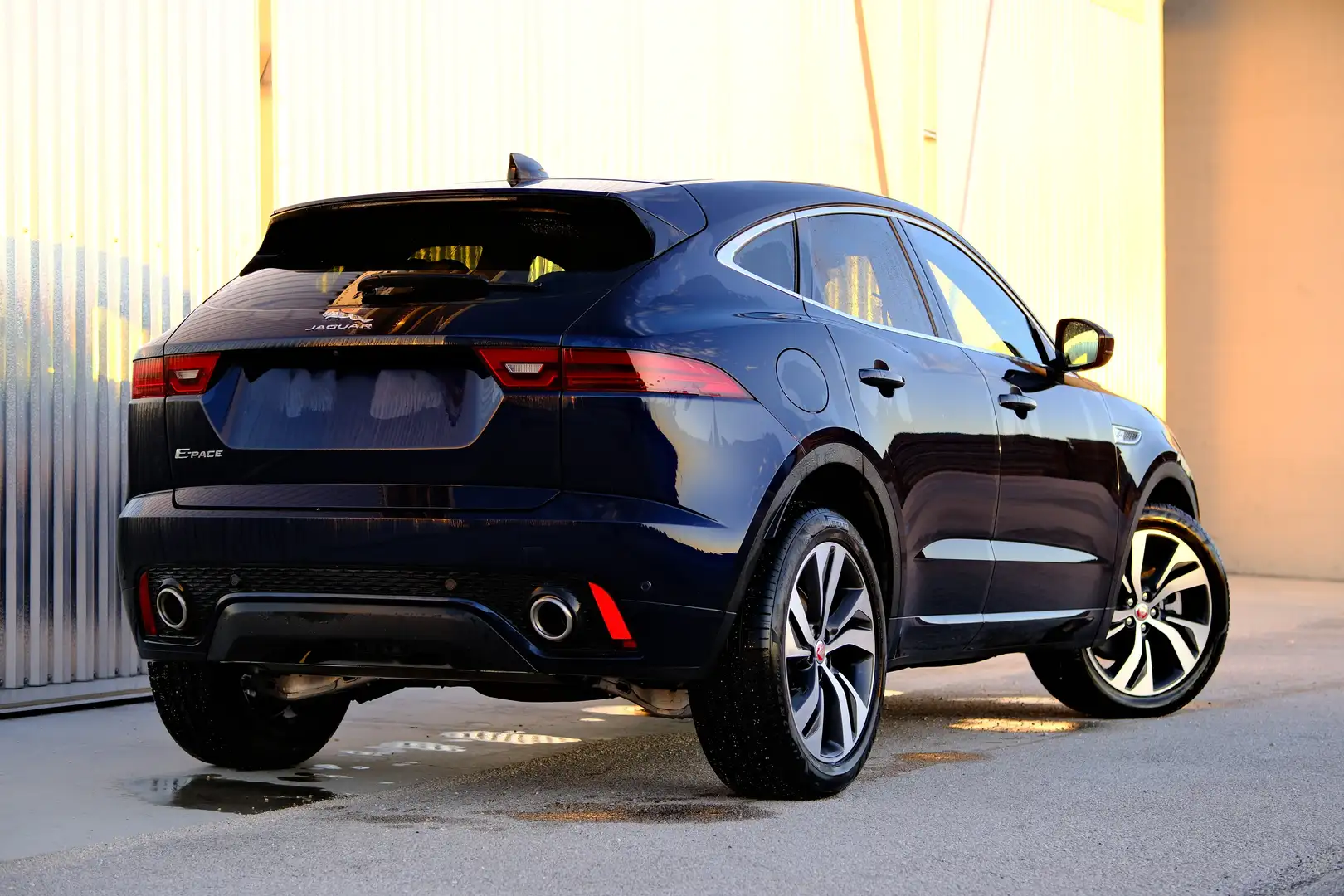 Jaguar E-Pace E-Pace 2.0 P - 200 ch AWD BVA R-Dynamic HSE Bleu - 2