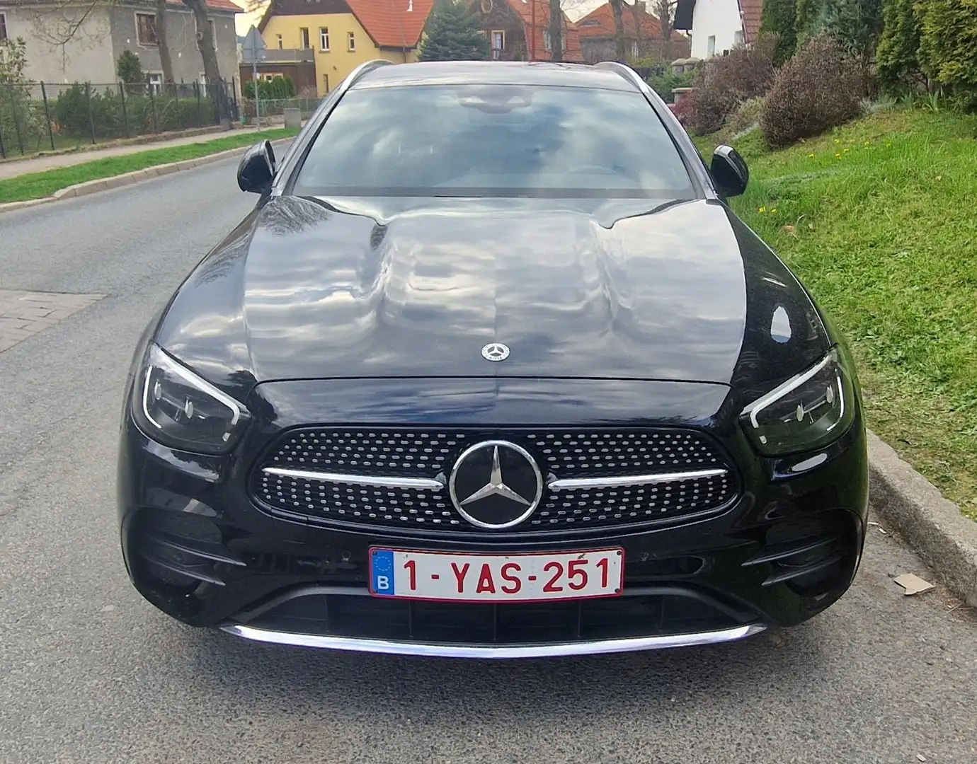 Mercedes-Benz E 220 d T 9G-TRONIC AMG Line - 1