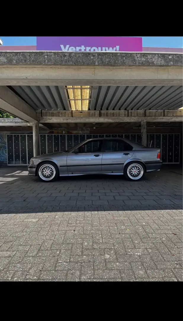 BMW 318 318i - 1