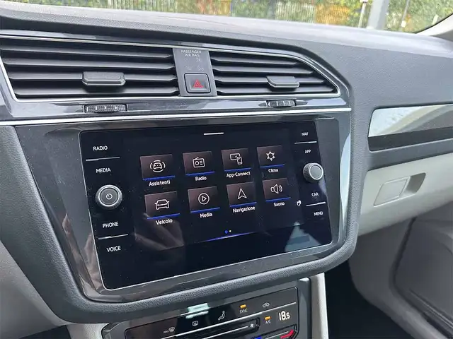 Volkswagen Tiguan view 21