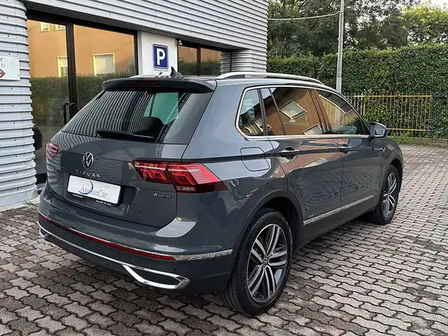 Volkswagen Tiguan view 5