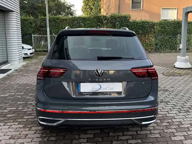 Volkswagen Tiguan view 6