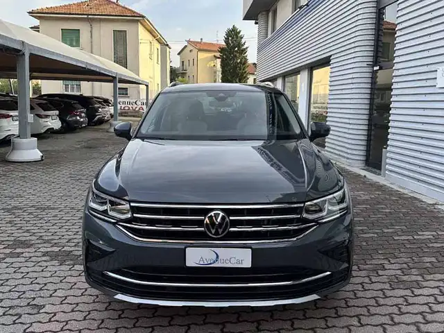 Volkswagen Tiguan view 2