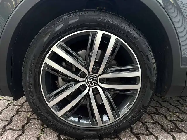 Volkswagen Tiguan view 9