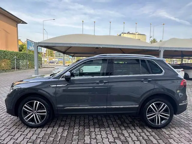Volkswagen Tiguan view 8
