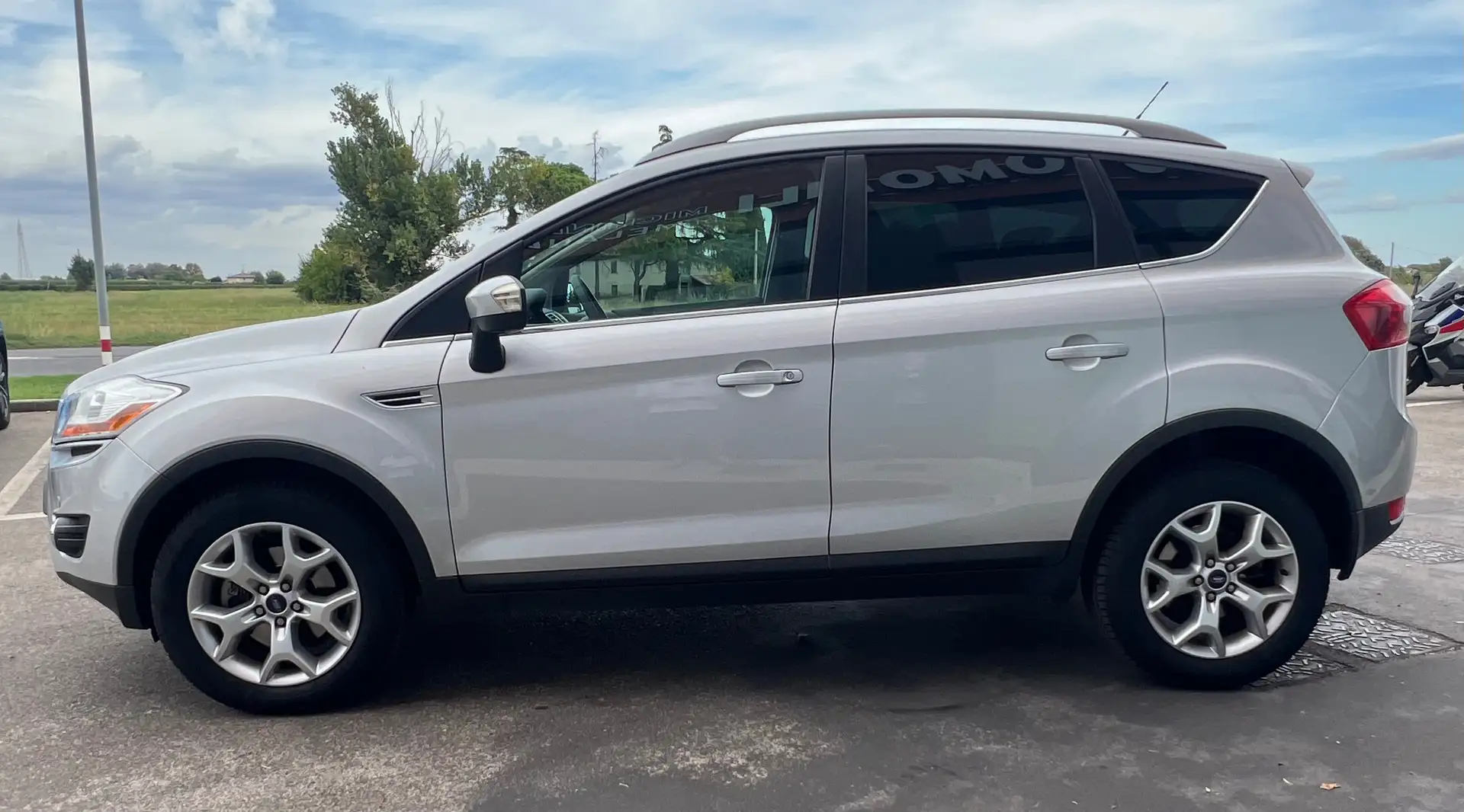 Ford Kuga Kuga I 2.0 tdci + 2wd 140cv Plateado - 2