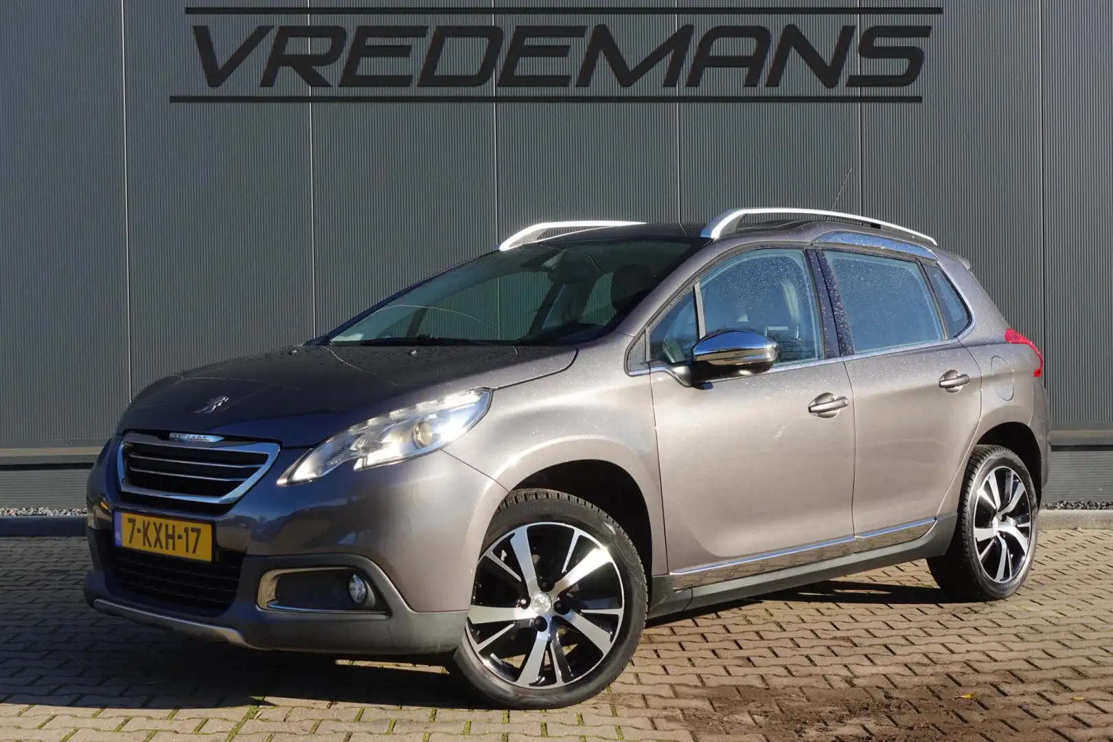 Peugeot 2008 1.6 e-HDi Allure Grijs - 1