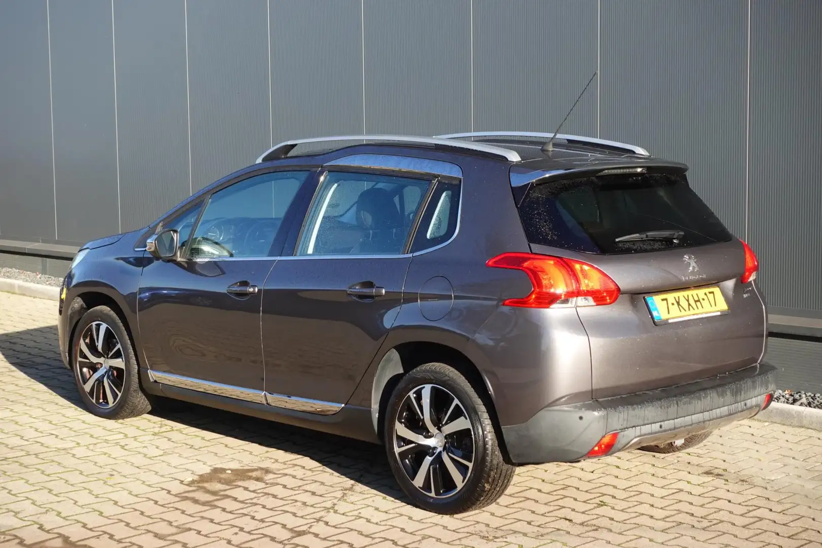 Peugeot 2008 1.6 e-HDi Allure Grijs - 2