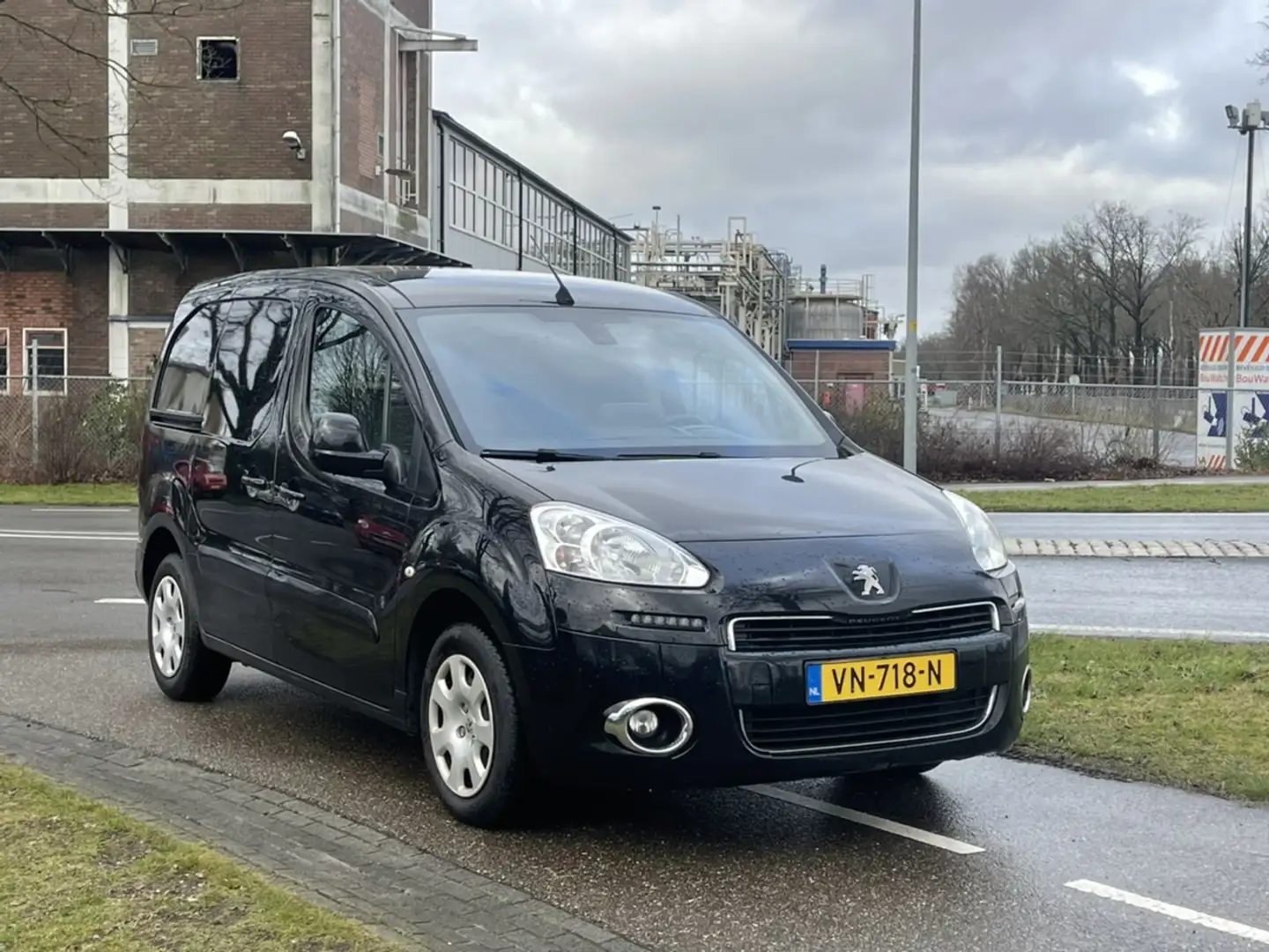 Peugeot Partner 120 1.6 e-HDI L1 Navteq | Navigatie | Cruise Contr Zwart - 1