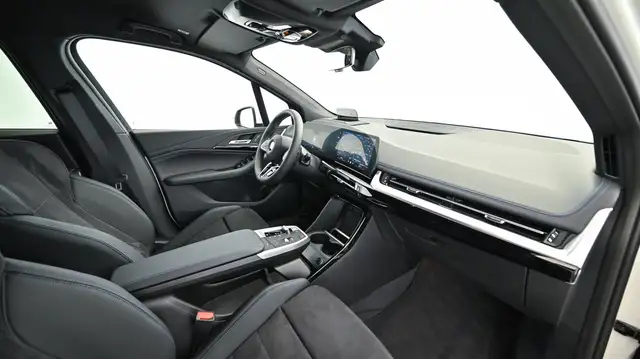 BMW 2 Series view 10