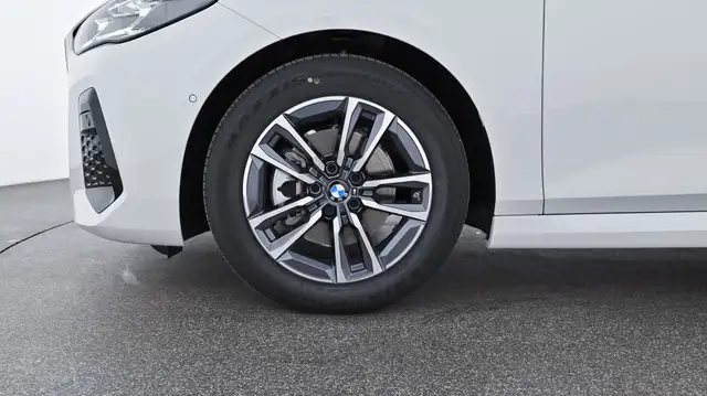 BMW 2 Series view 11