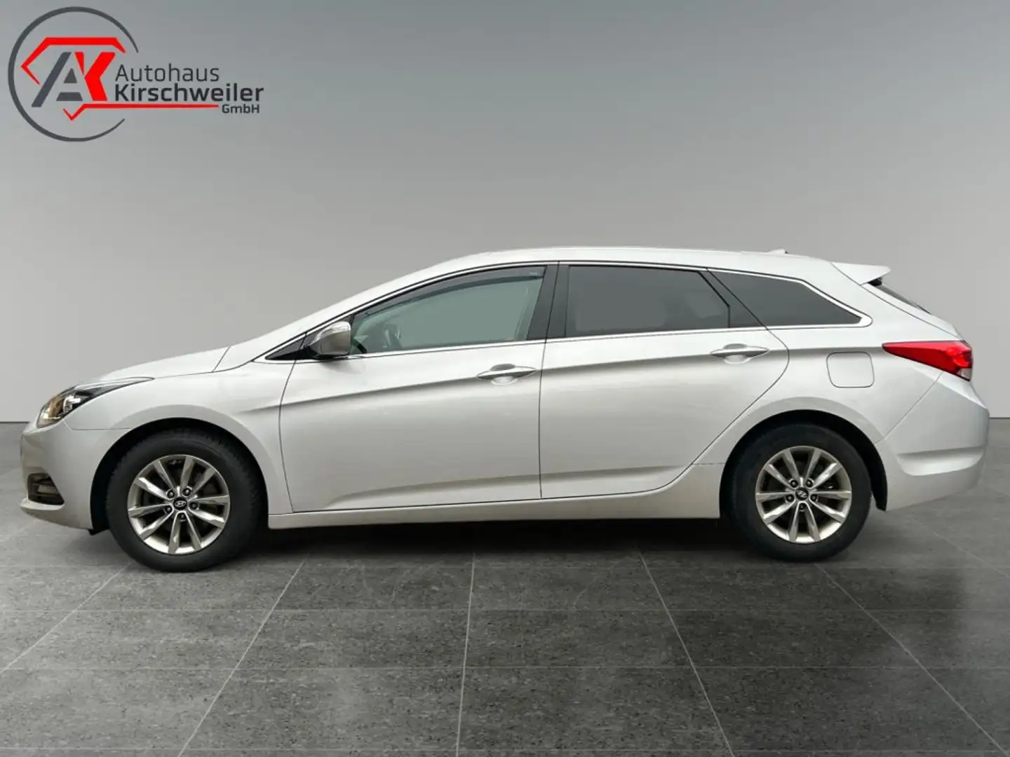 Hyundai i40 Kombi blue 1.7 CRDi DCT Trend - 2