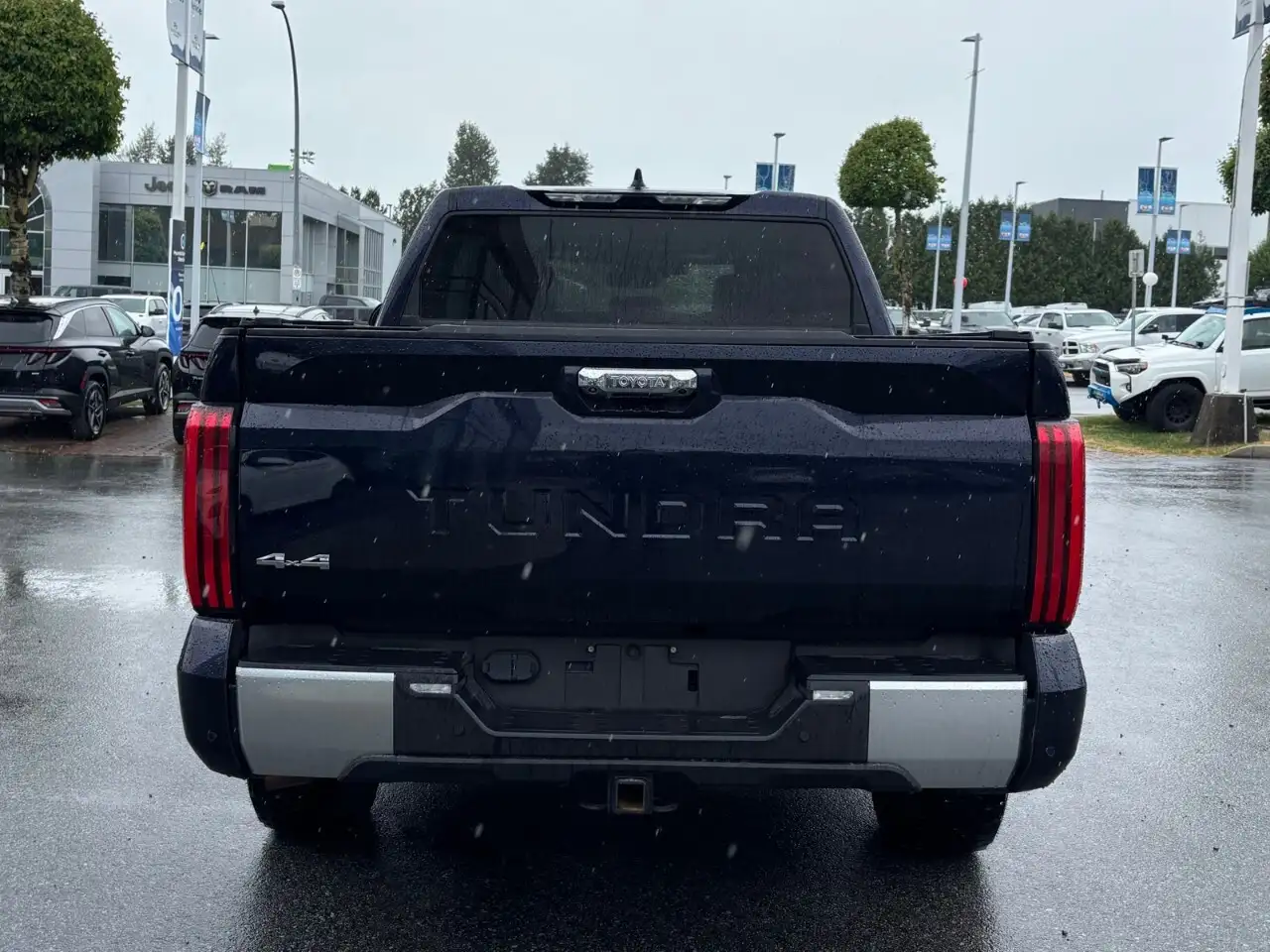 Toyota Tundra снимка Toyota Tundra