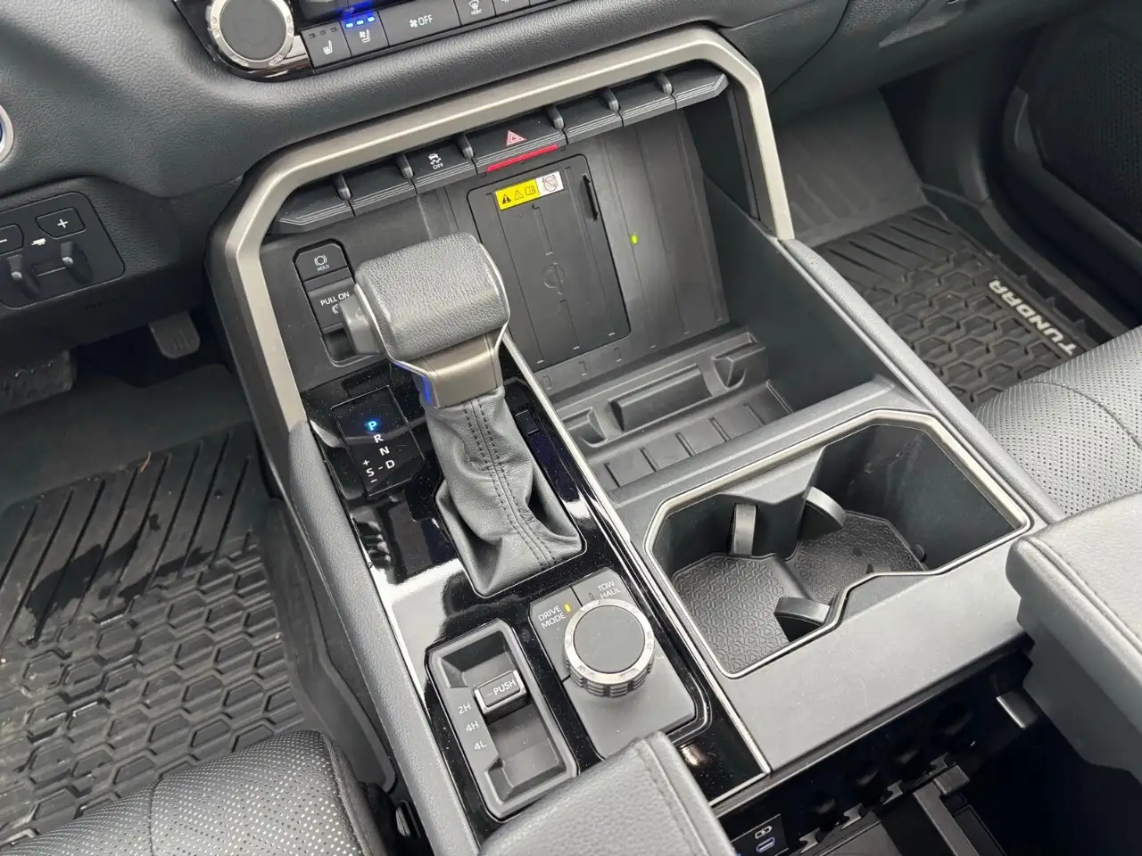 Toyota Tundra снимка Toyota Tundra